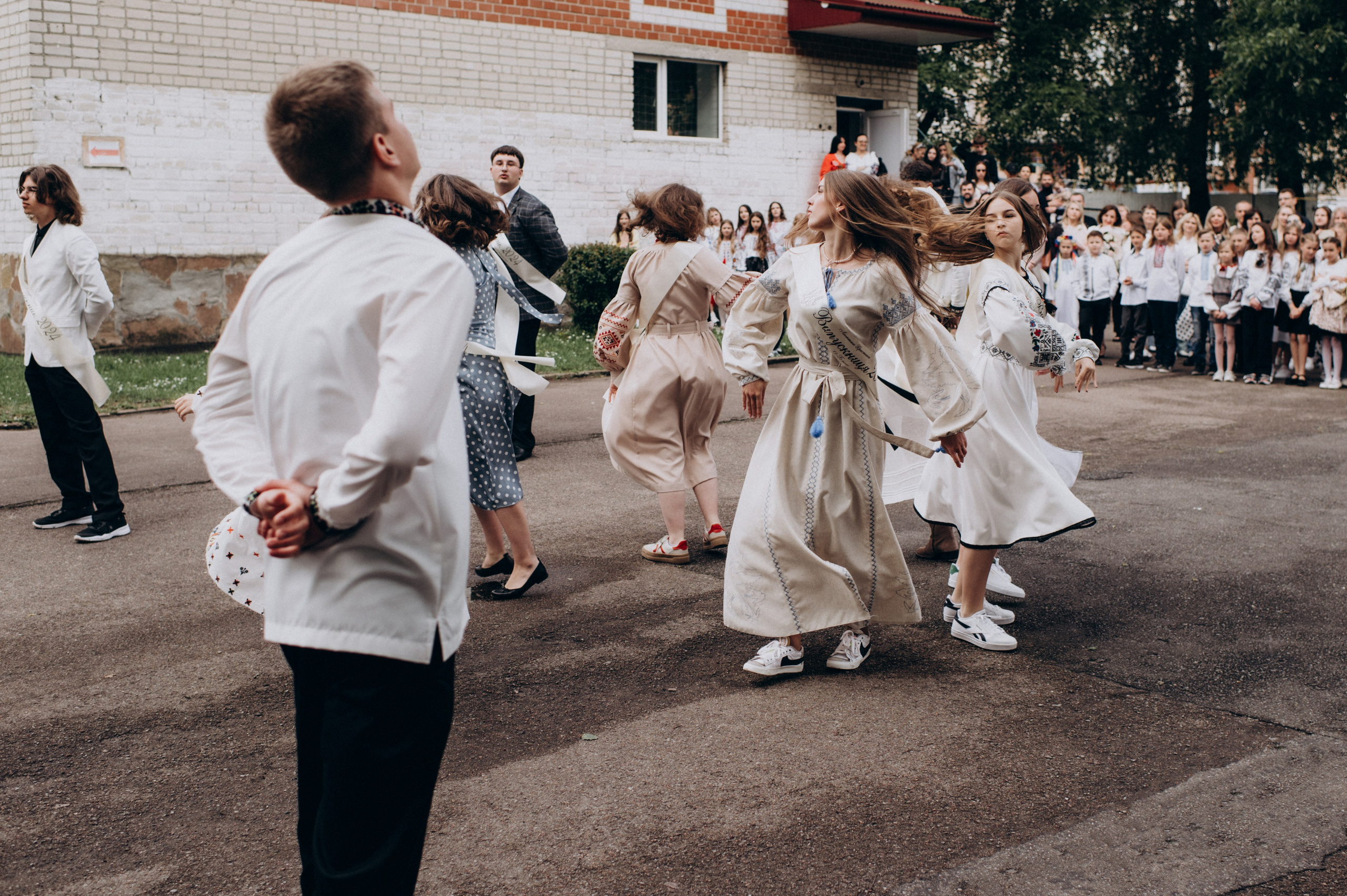 Фотосесія останнього дзвоника, фотосесія випускників Тернопіль, випускний 2024. Сімейний, дитячий та індивідуальний фотограф в м. Тернопіль, м. Львів