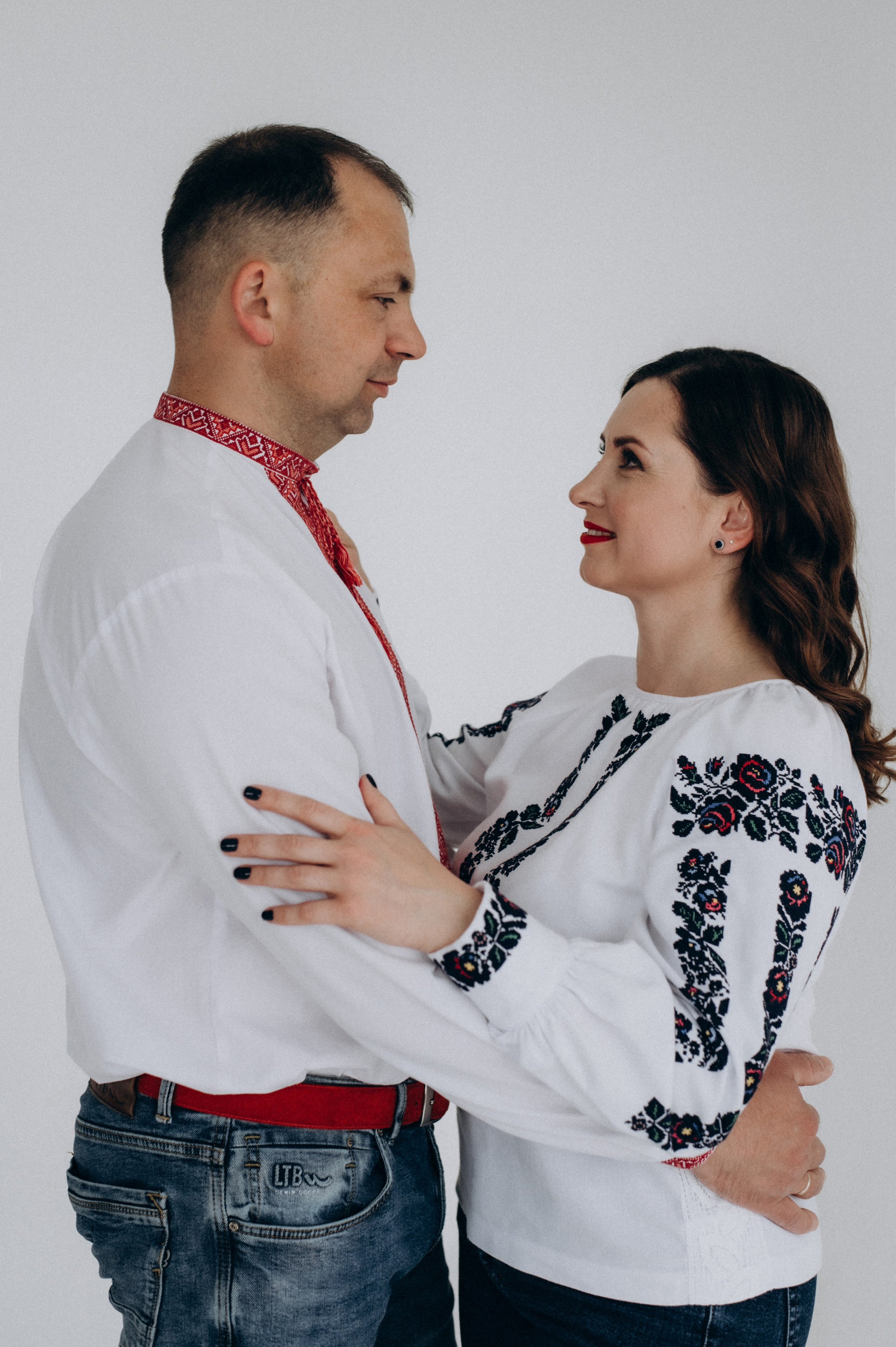 Сімейна фотосесія Тернопіль, сімейна зйомка у вишиванках, фотосесія Львів. Сімейний, дитячий та індивідуальний фотограф в м. Тернопіль, м. Львів