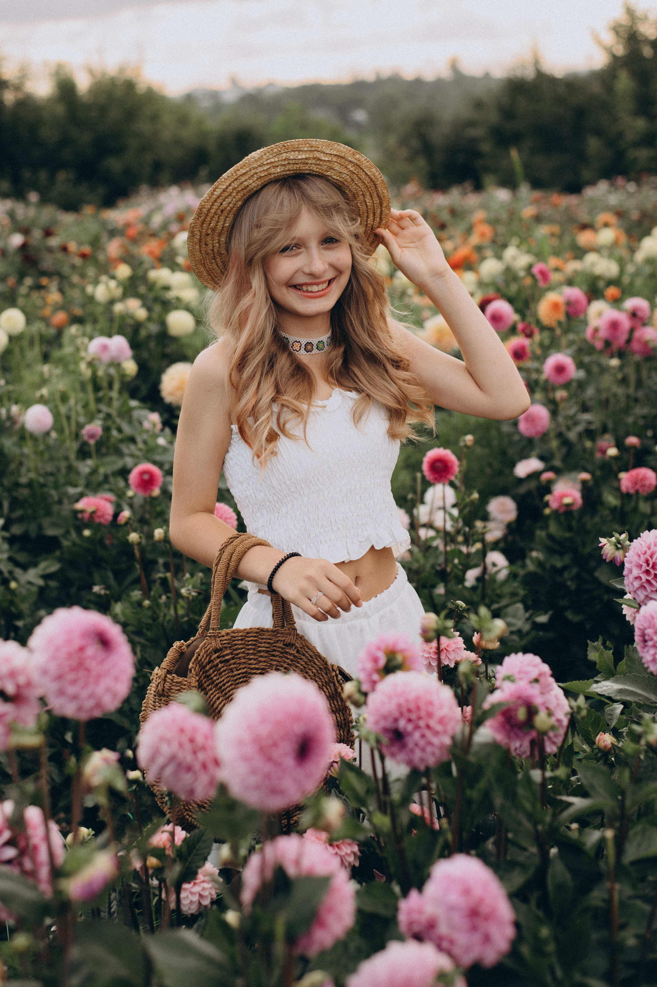 Сімейна фотосесія мами і доньки, сімейний фотограф Тернопіль, портретний фотограф, сімейна фотосесія Тернопіль, фотосесія в жоржинах. Сімейний, дитячий та індивідуальний фотограф в м. Тернопіль, м. Львів