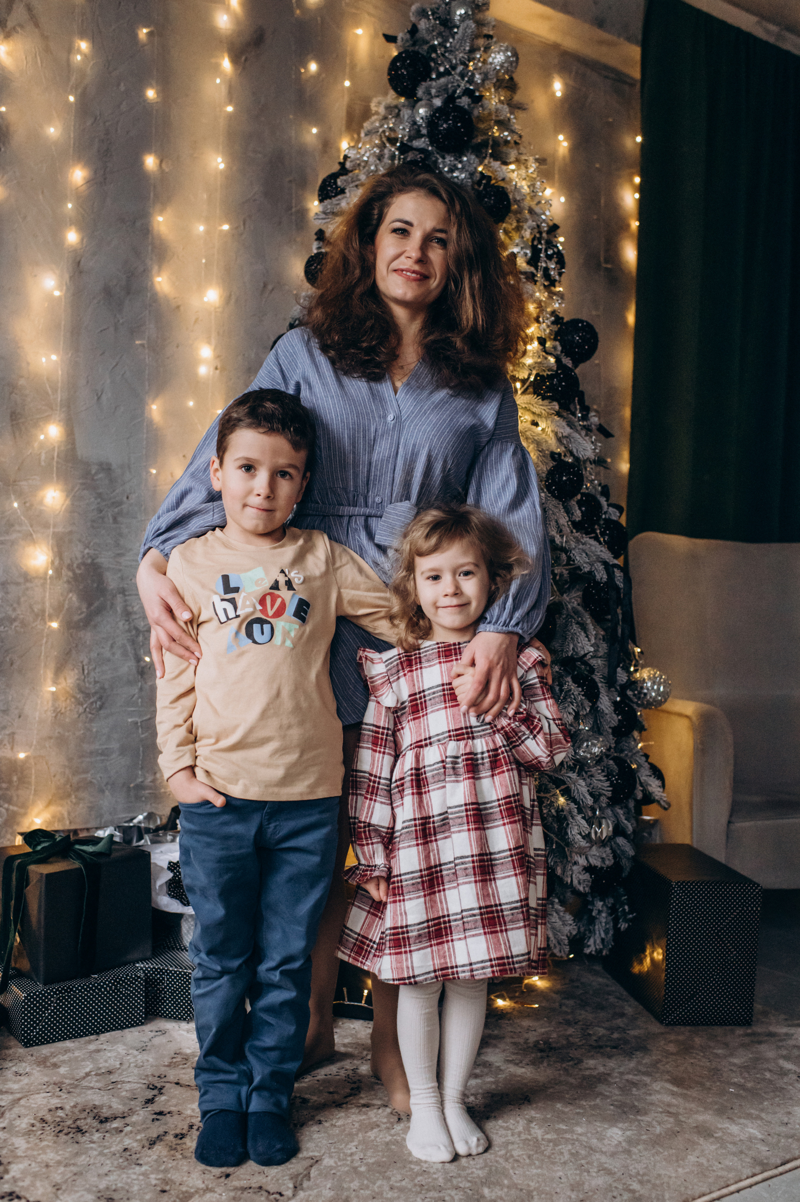 Новорічна сімейна зйомка у студії. Сімейний, дитячий та індивідуальний фотограф в м. Тернопіль, м. Львів