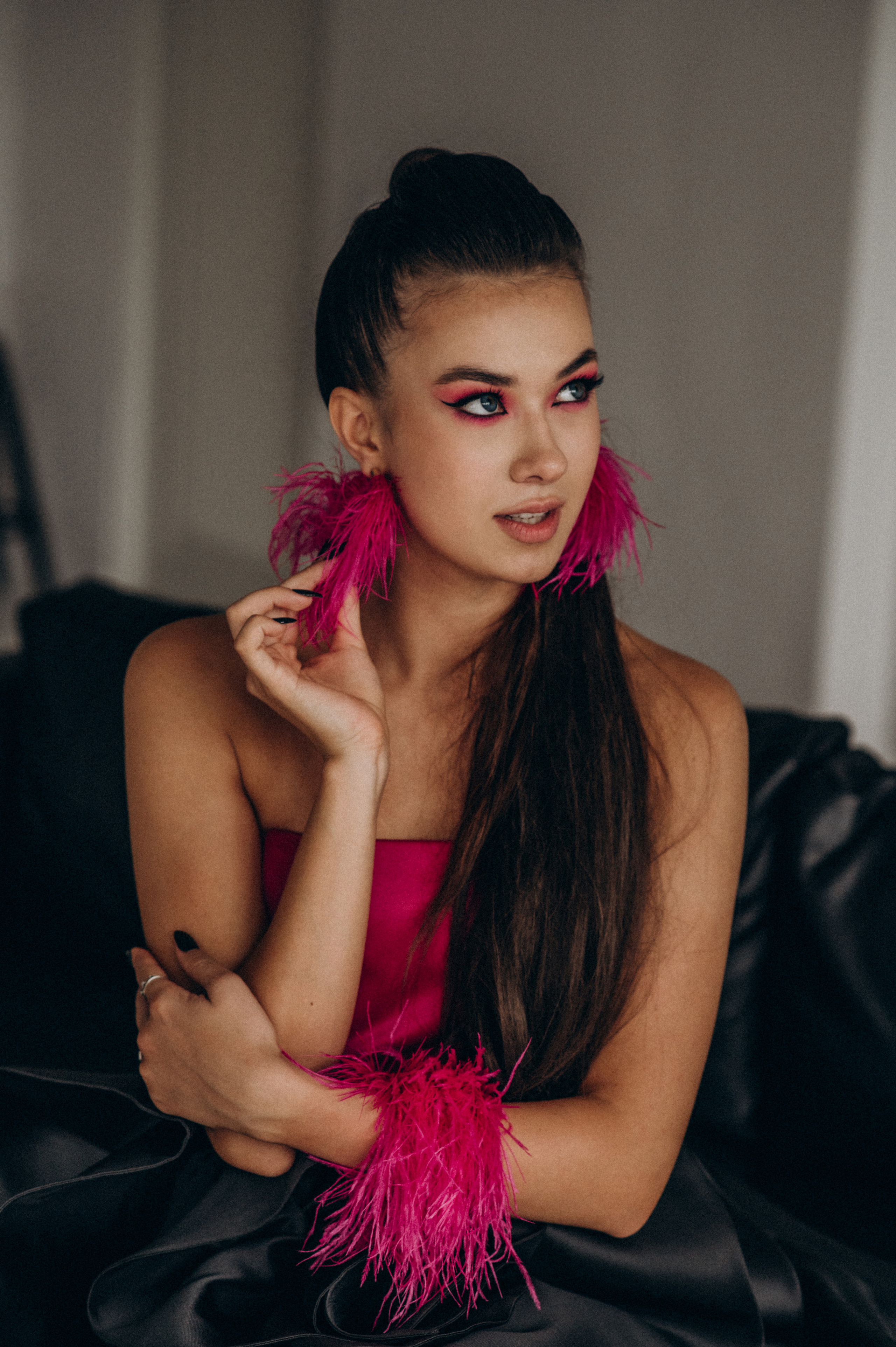 Випускниця, зйомка у студії, фотосесія випускного Тернопіль Львів. Сімейний, дитячий та індивідуальний фотограф в м. Тернопіль, м. Львів