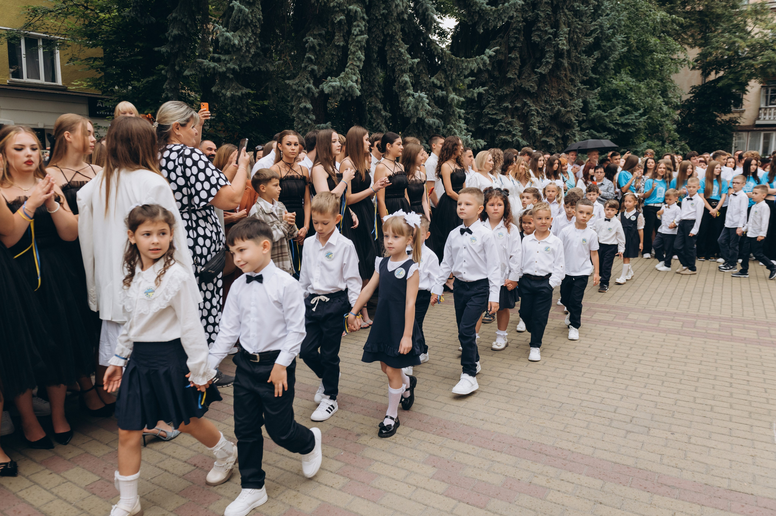 Перший дзвоник у Тернополі, фотосесія першокласників