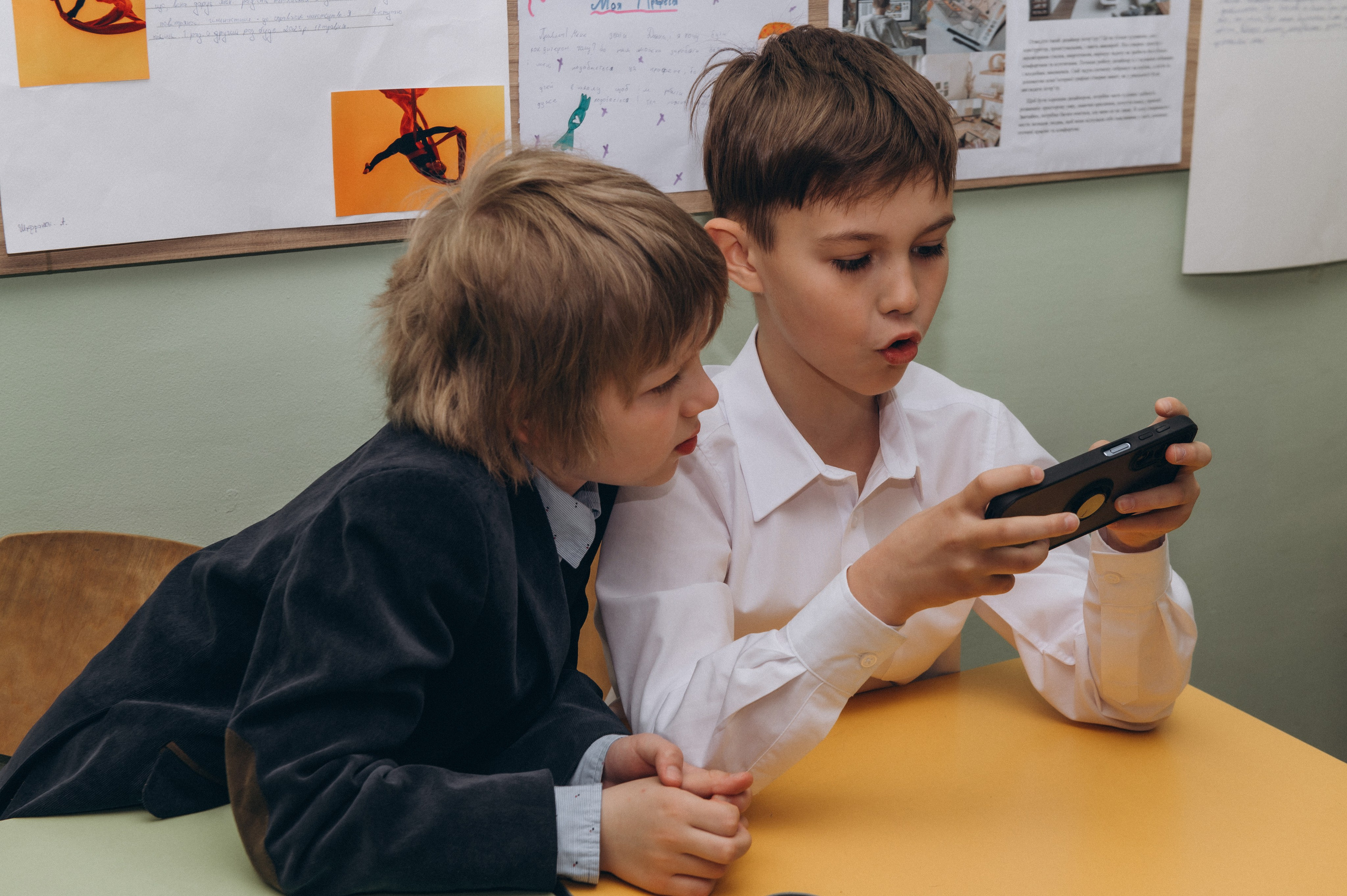 Шкільна фотосесія на віньєтки Тернопіль, фотосесія випускників Тернопіль, зйомка на віньєтки, шкільні фотоальбоми Тернопіль. Сімейний, дитячий та індивідуальний фотограф в м. Тернопіль, м. Львів