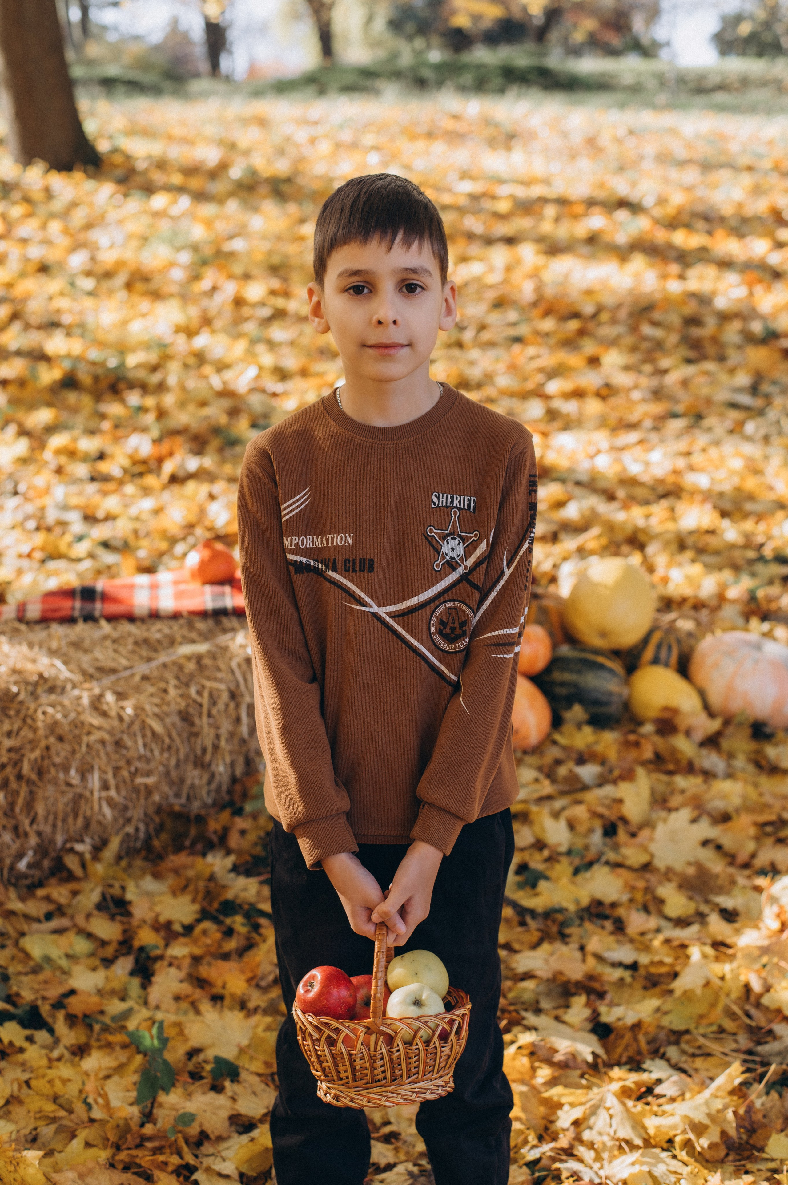 Осіння фотосесія 4 класу на віньєтки, випускні фотоальбоми Тернопіль, фотосесія випускників Тернопіль, шкільний випускний альбом Тернопіль. Сімейний, дитячий та індивідуальний фотограф в м. Тернопіль, м. Львів