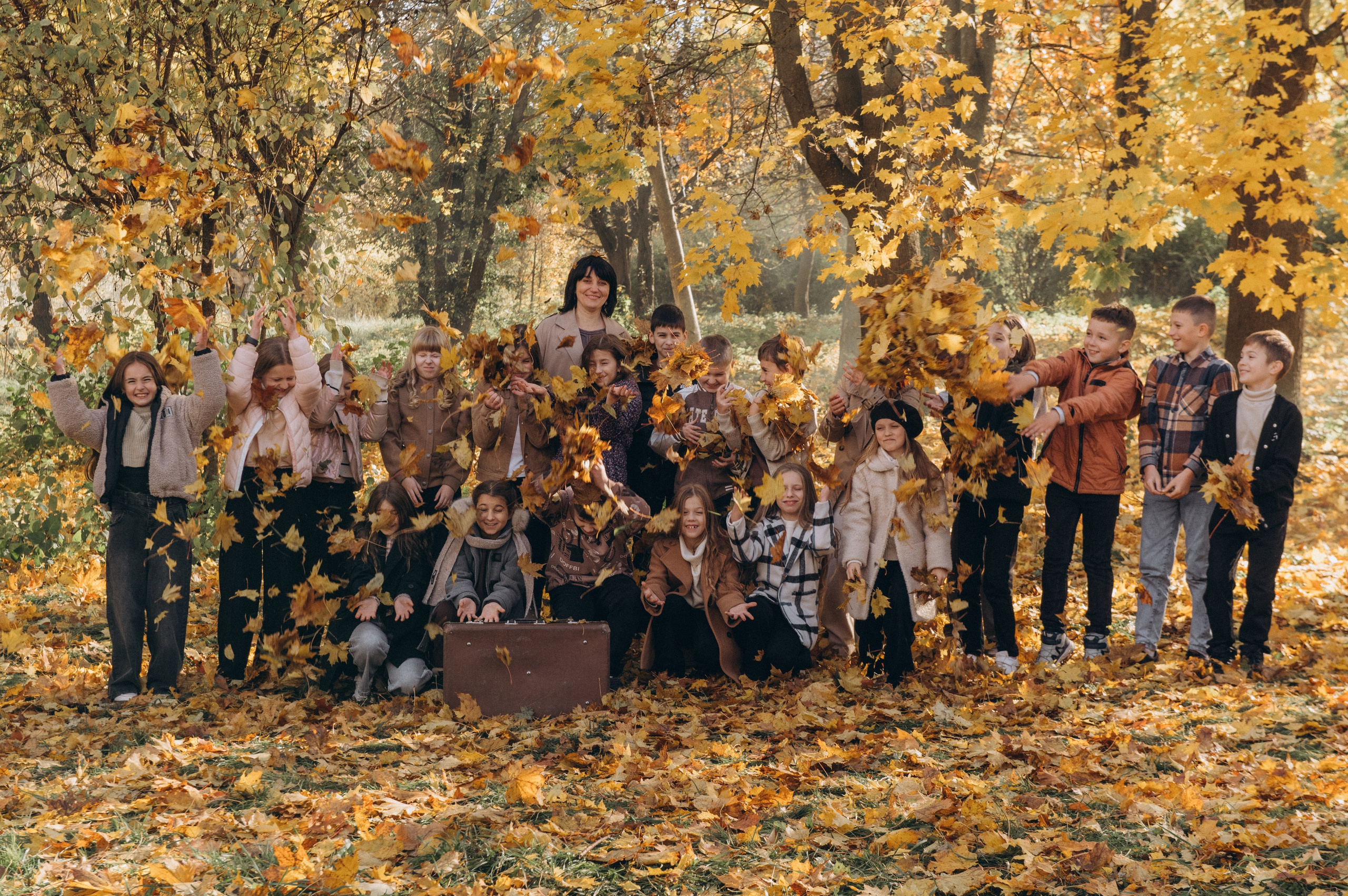 Осіння фотосесія 4 класу на віньєтки, випускні фотоальбоми Тернопіль, фотосесія випускників Тернопіль, шкільний випускний альбом Тернопіль. Сімейний, дитячий та індивідуальний фотограф в м. Тернопіль, м. Львів
