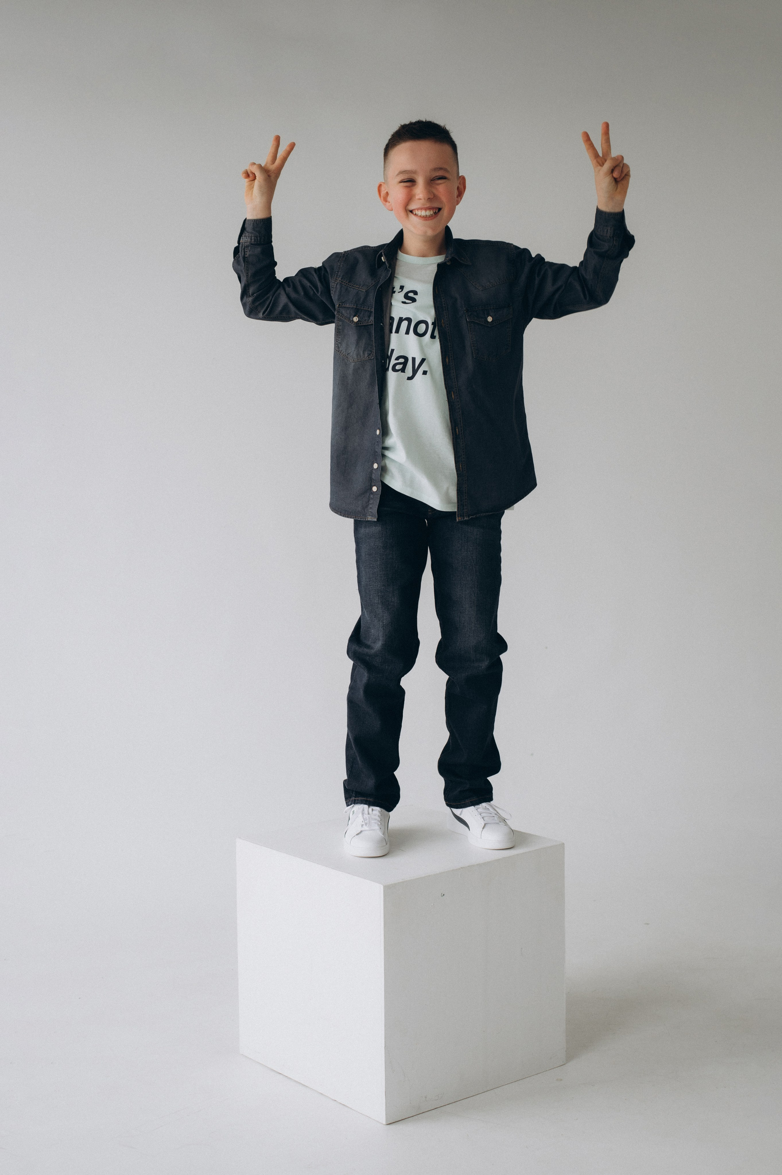 Шкільна фотосесія на віньєтки Тернопіль, фотосесія випускників Тернопіль, зйомка на віньєтки, шкільні фотоальбоми Тернопіль. Сімейний, дитячий та індивідуальний фотограф в м. Тернопіль, м. Львів