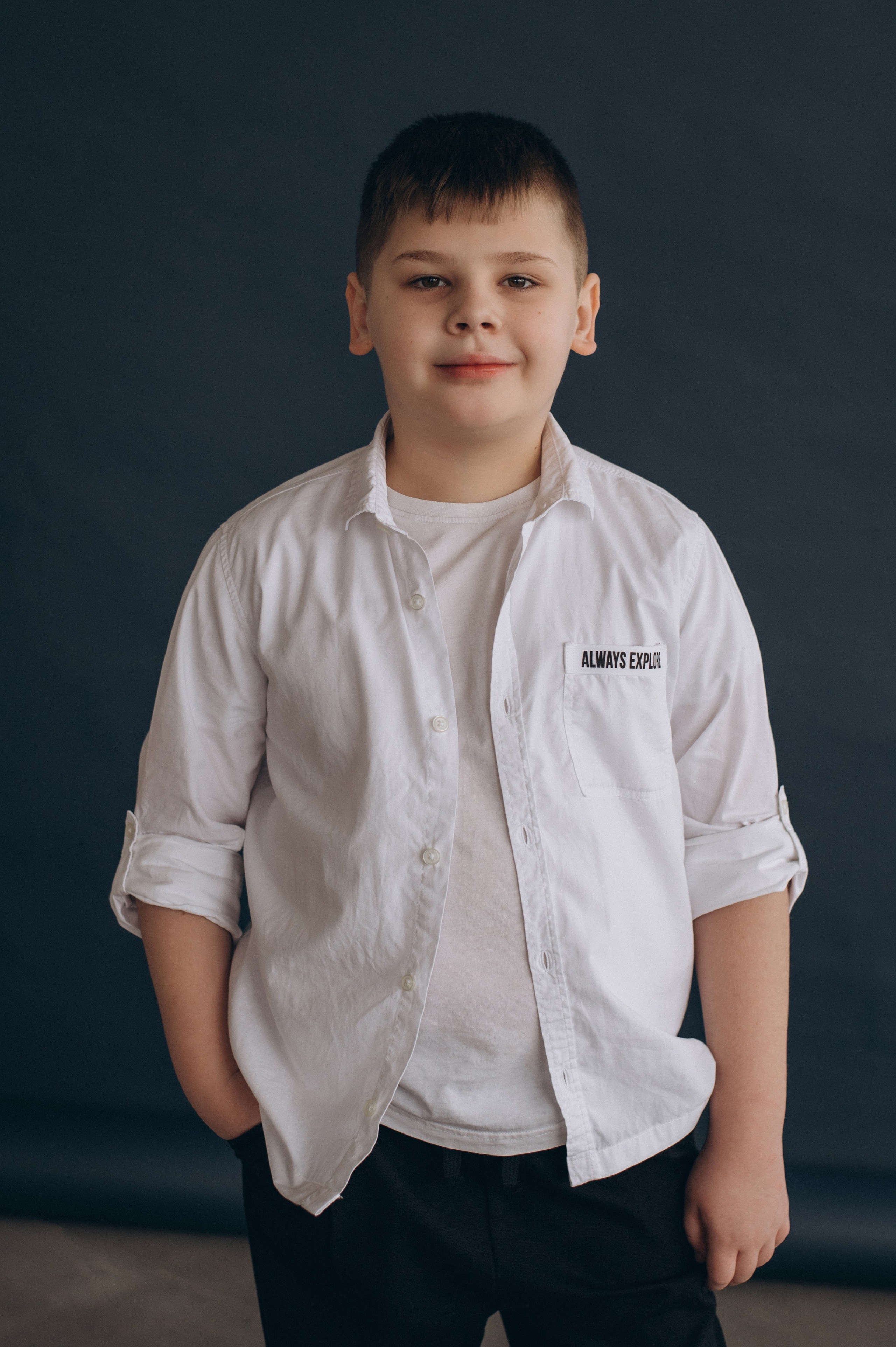 Фотосесія школярів у студії на шкільні фотоальбоми віньєтки Тернопіль, фотосесія випускників Тернопіль, шкільні фотокниги Тернопіль. Сімейний, дитячий та індивідуальний фотограф в м. Тернопіль, м. Львів