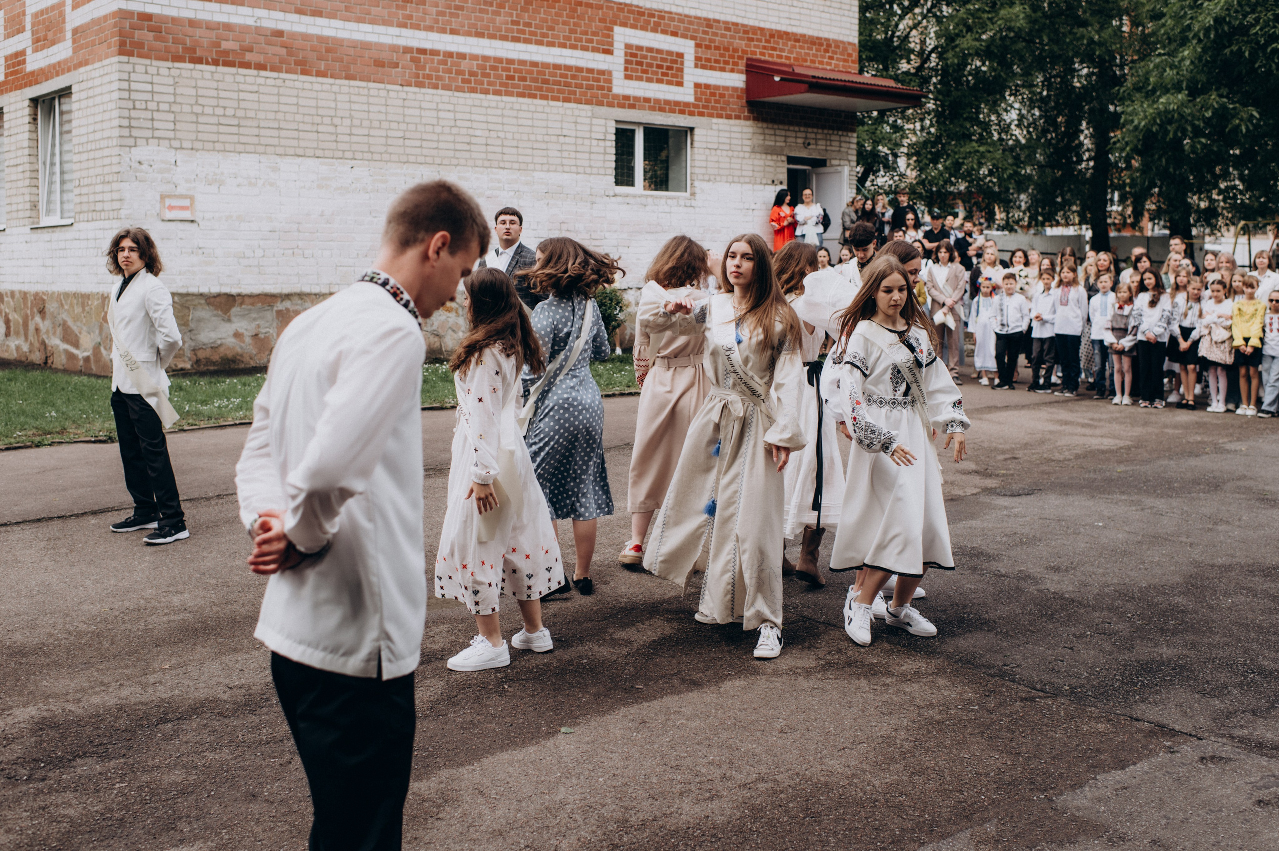Фотосесія останнього дзвоника, фотосесія випускників Тернопіль, випускний 2024. Сімейний, дитячий та індивідуальний фотограф в м. Тернопіль, м. Львів