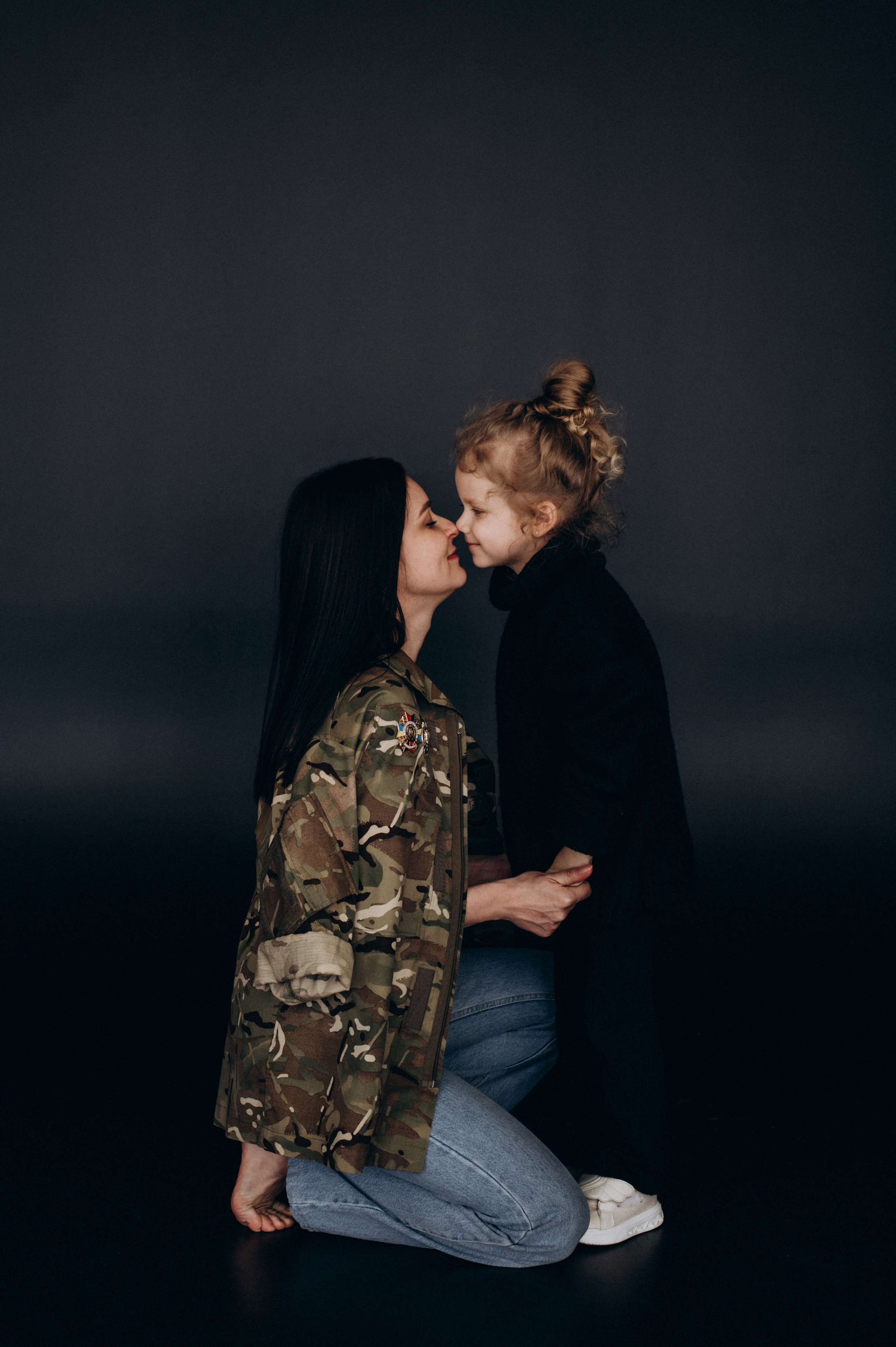 Сімейна фотосесія у студії, зйомка мами і дитини фотосесія Тернопіль Львів. Сімейний, дитячий та індивідуальний фотограф в м. Тернопіль, м. Львів