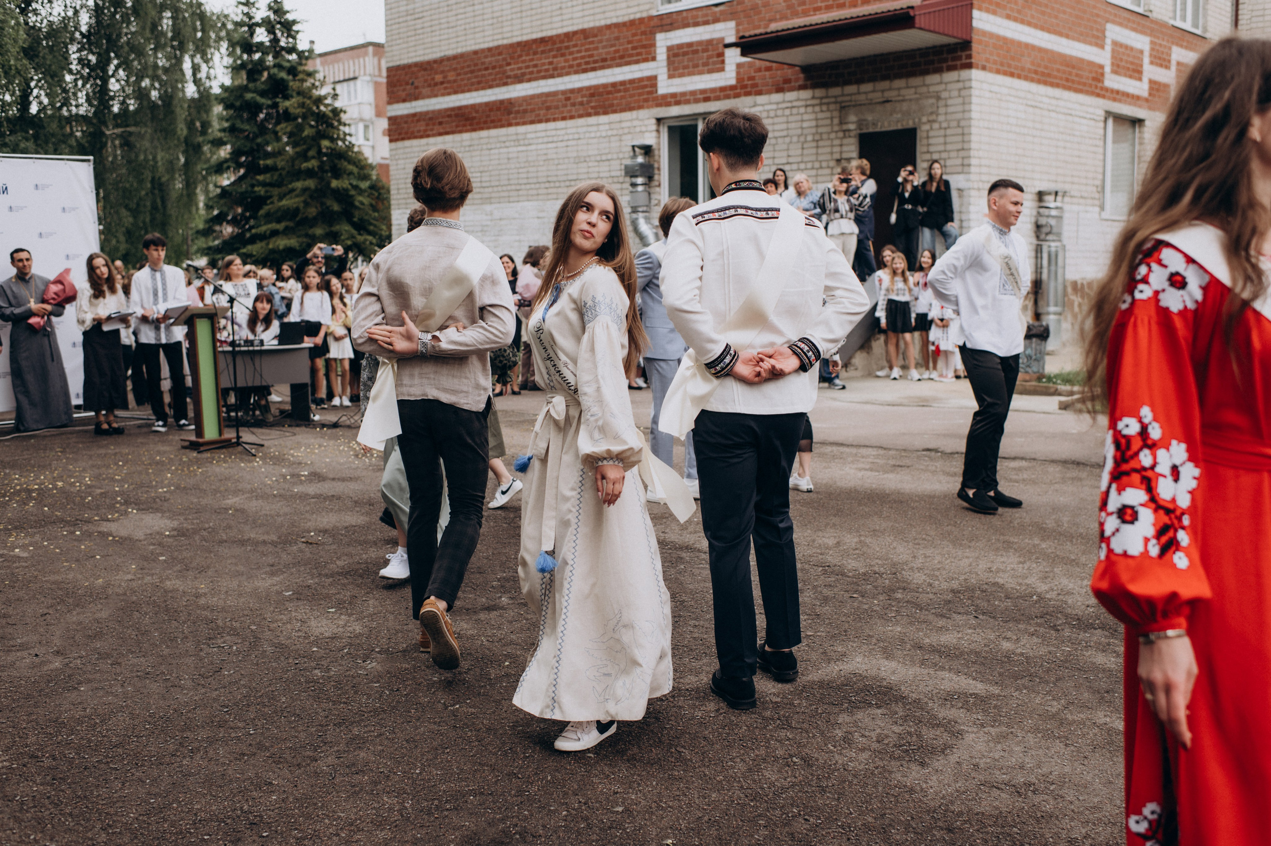 Фотосесія останнього дзвоника, фотосесія випускників Тернопіль, випускний 2024. Сімейний, дитячий та індивідуальний фотограф в м. Тернопіль, м. Львів