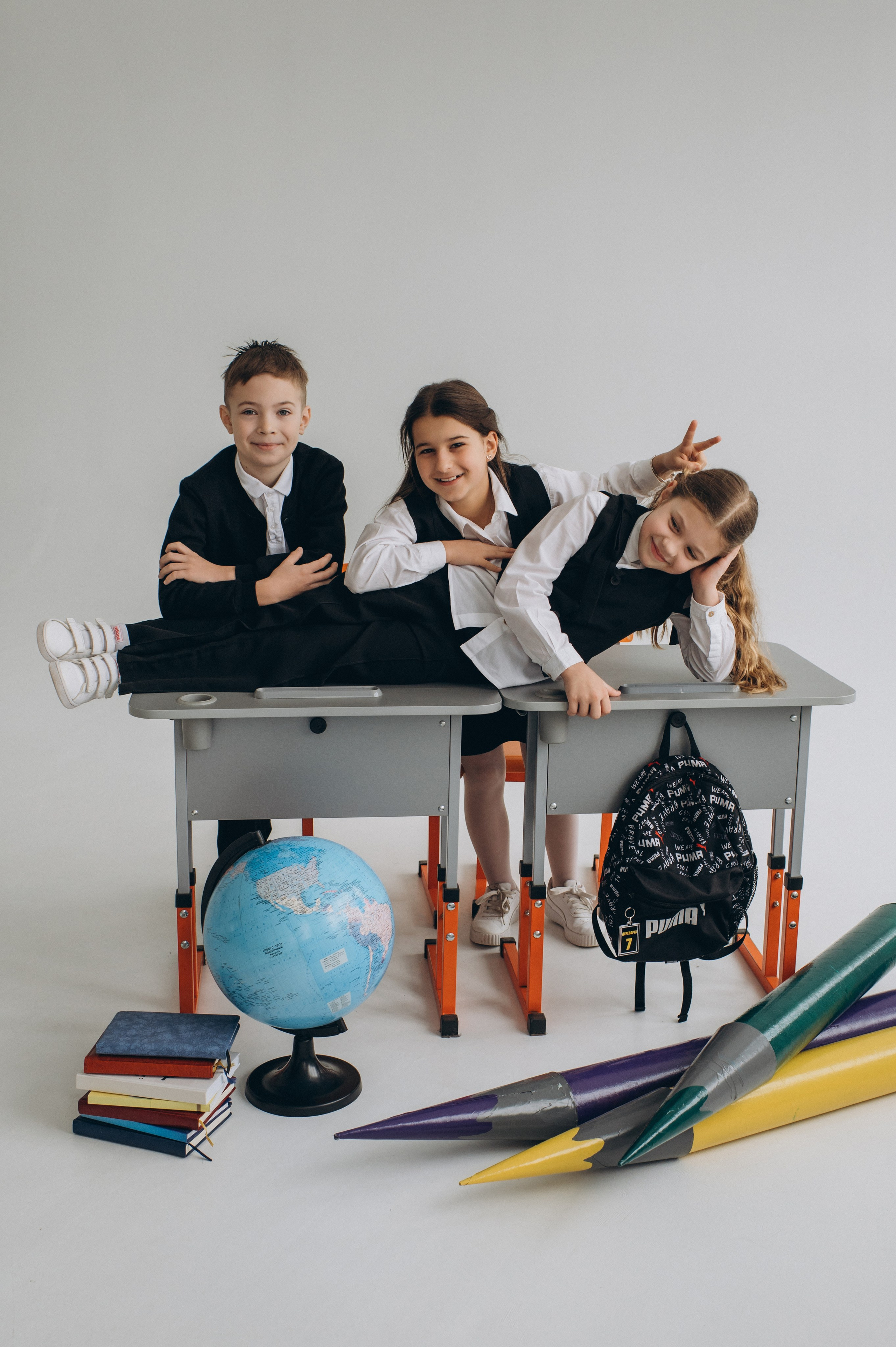 Фотосесія школярів у студії на шкільні фотоальбоми віньєтки Тернопіль, фотосесія випускників Тернопіль, шкільні фотокниги Тернопіль. Сімейний, дитячий та індивідуальний фотограф в м. Тернопіль, м. Львів