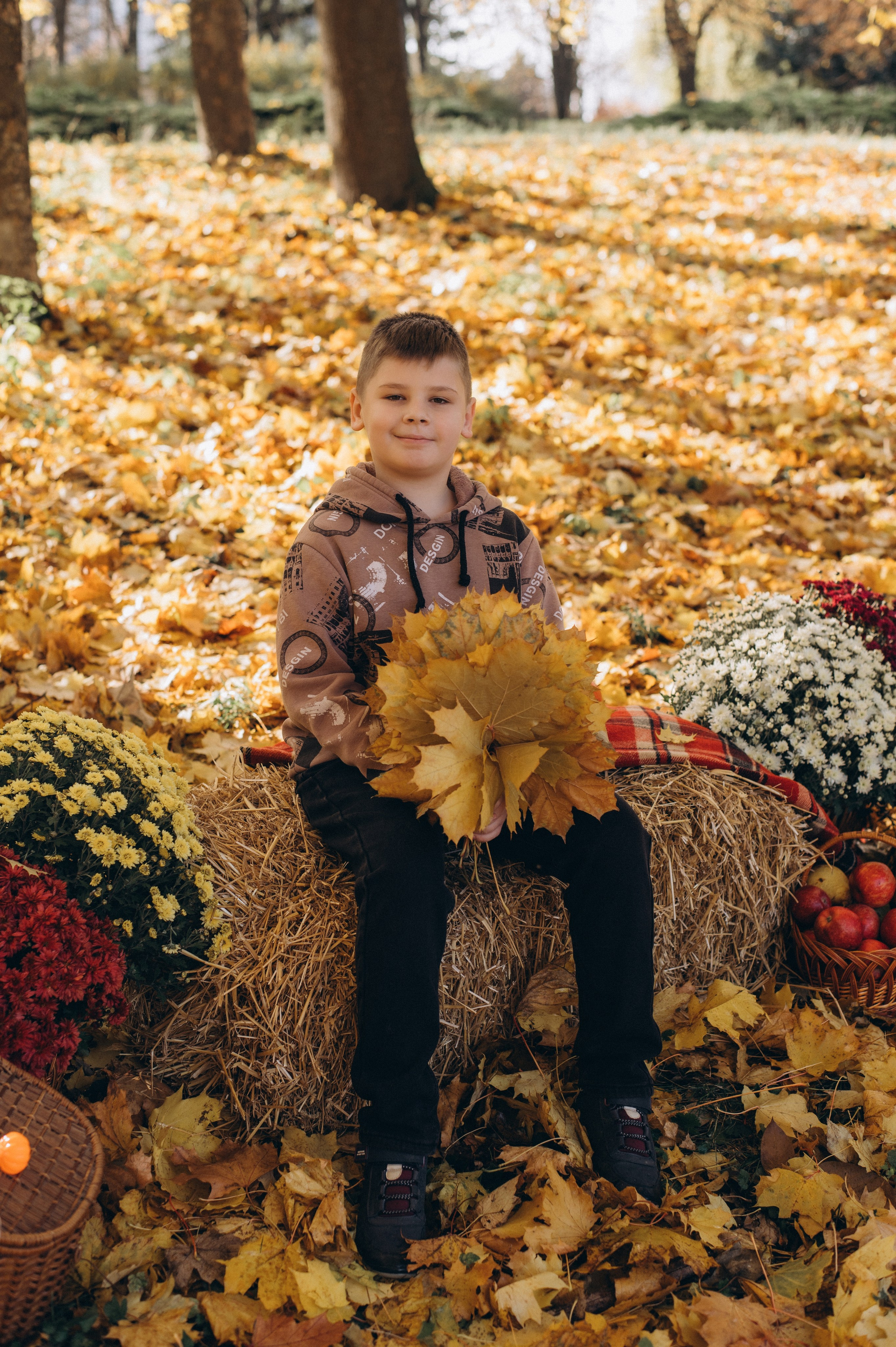 Осіння фотосесія 4 класу на віньєтки, випускні фотоальбоми Тернопіль, фотосесія випускників Тернопіль, шкільний випускний альбом Тернопіль. Сімейний, дитячий та індивідуальний фотограф в м. Тернопіль, м. Львів