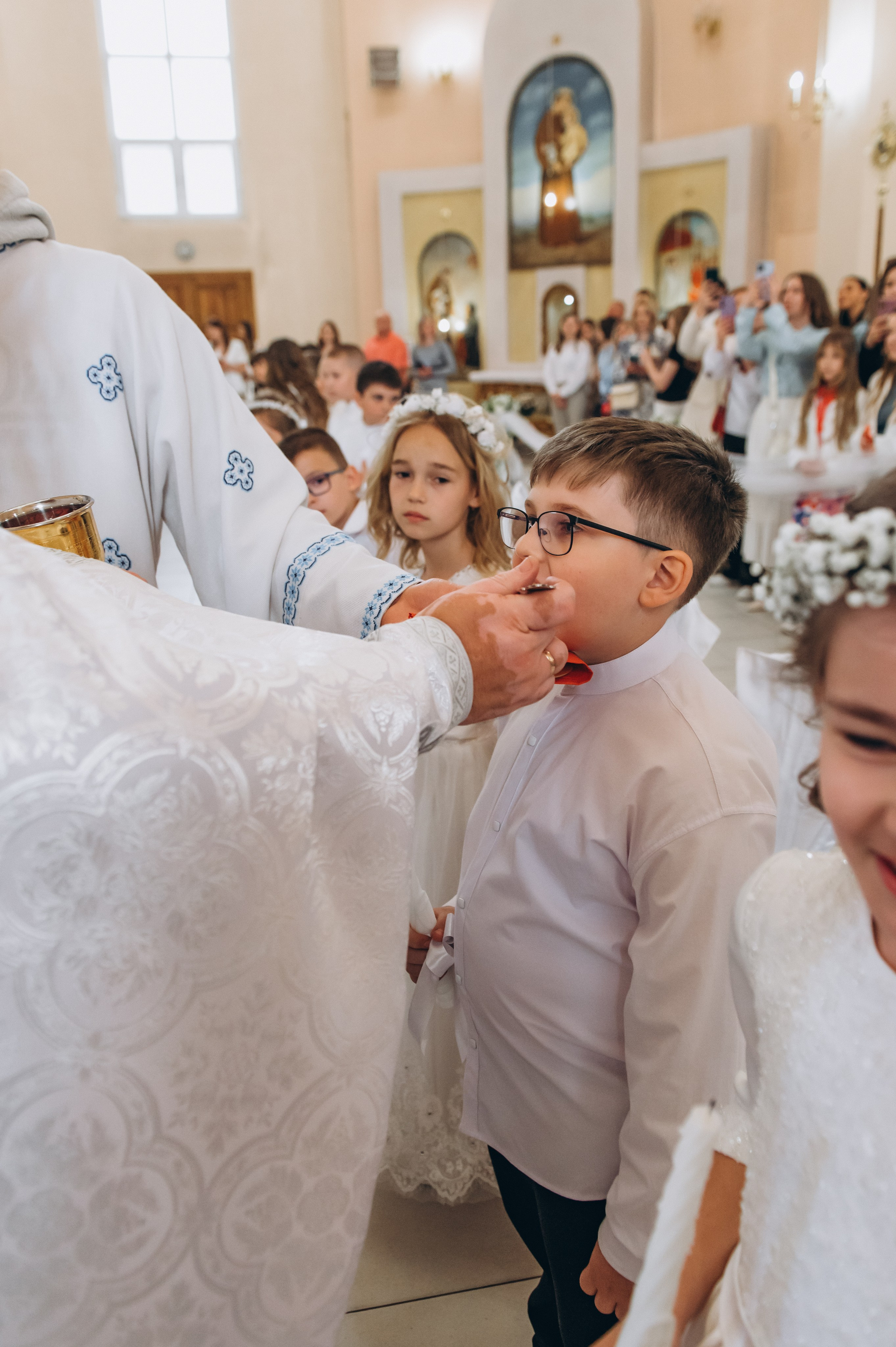 Фотосесія Причастя Тернопіль, зйомка Причастя, фотограф на Причастя Тернопіль, Причастя Львів, церква Петра і Павла. Сімейний, дитячий та індивідуальний фотограф в м. Тернопіль, м. Львів