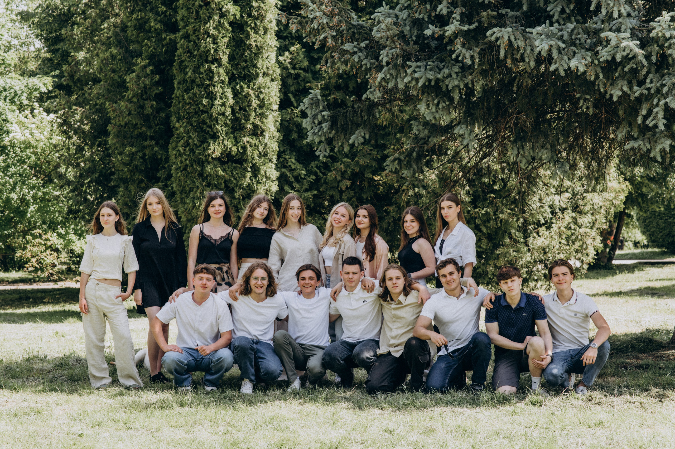 Фотосесія випускників, зйомка випускників Тернопіль Львів, випускні фотоальбоми Тернопіль, шкільні фотоальбоми Тернопіль. Сімейний, дитячий та індивідуальний фотограф в м. Тернопіль, м. Львів