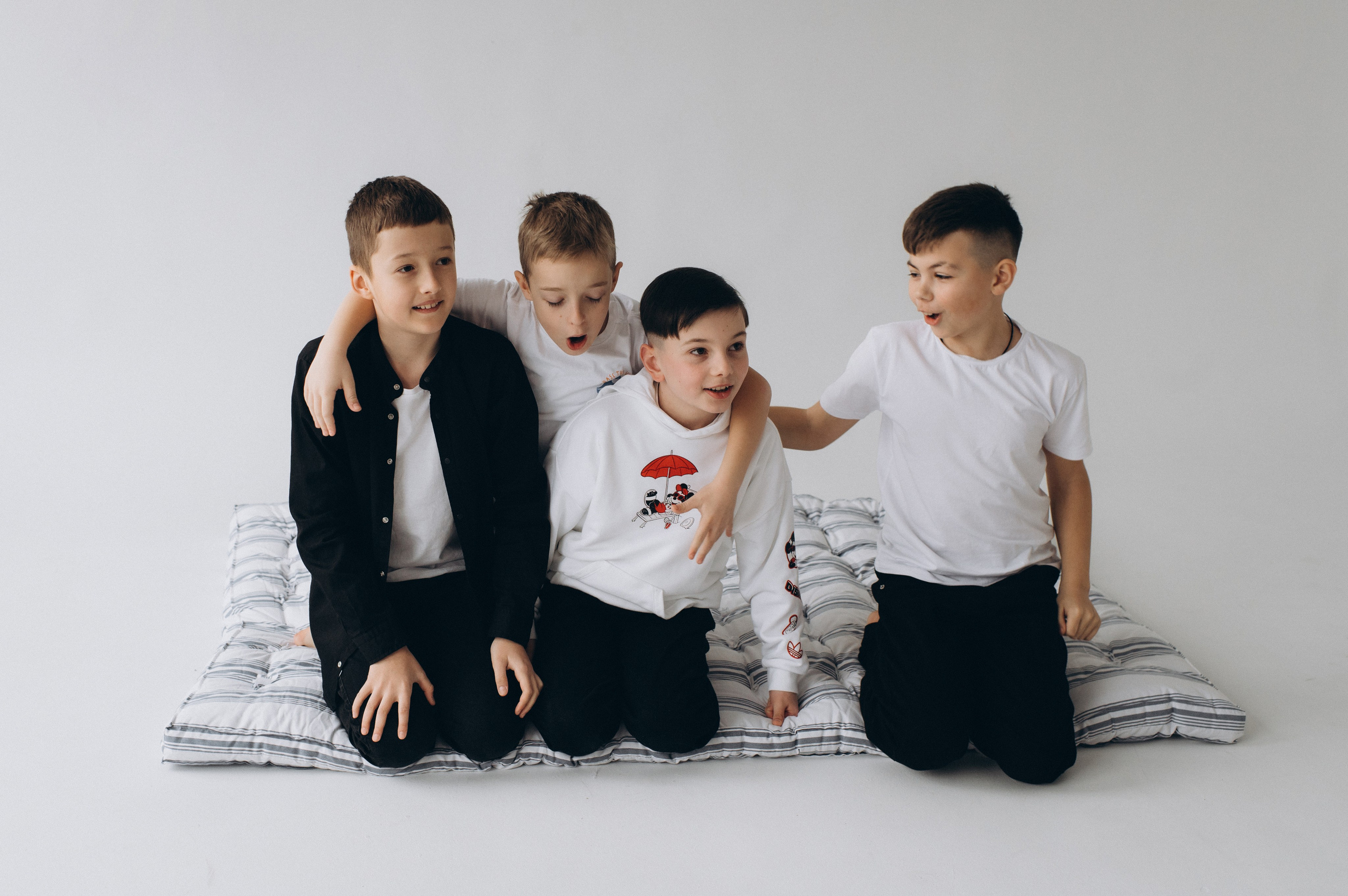 Шкільна фотосесія на віньєтки Тернопіль, шкільні альбоми, фотосесія випускників Тернопіль, випускний альбом, фотограф випускний Тернопіль. Сімейний, дитячий та індивідуальний фотограф в м. Тернопіль, м. Львів