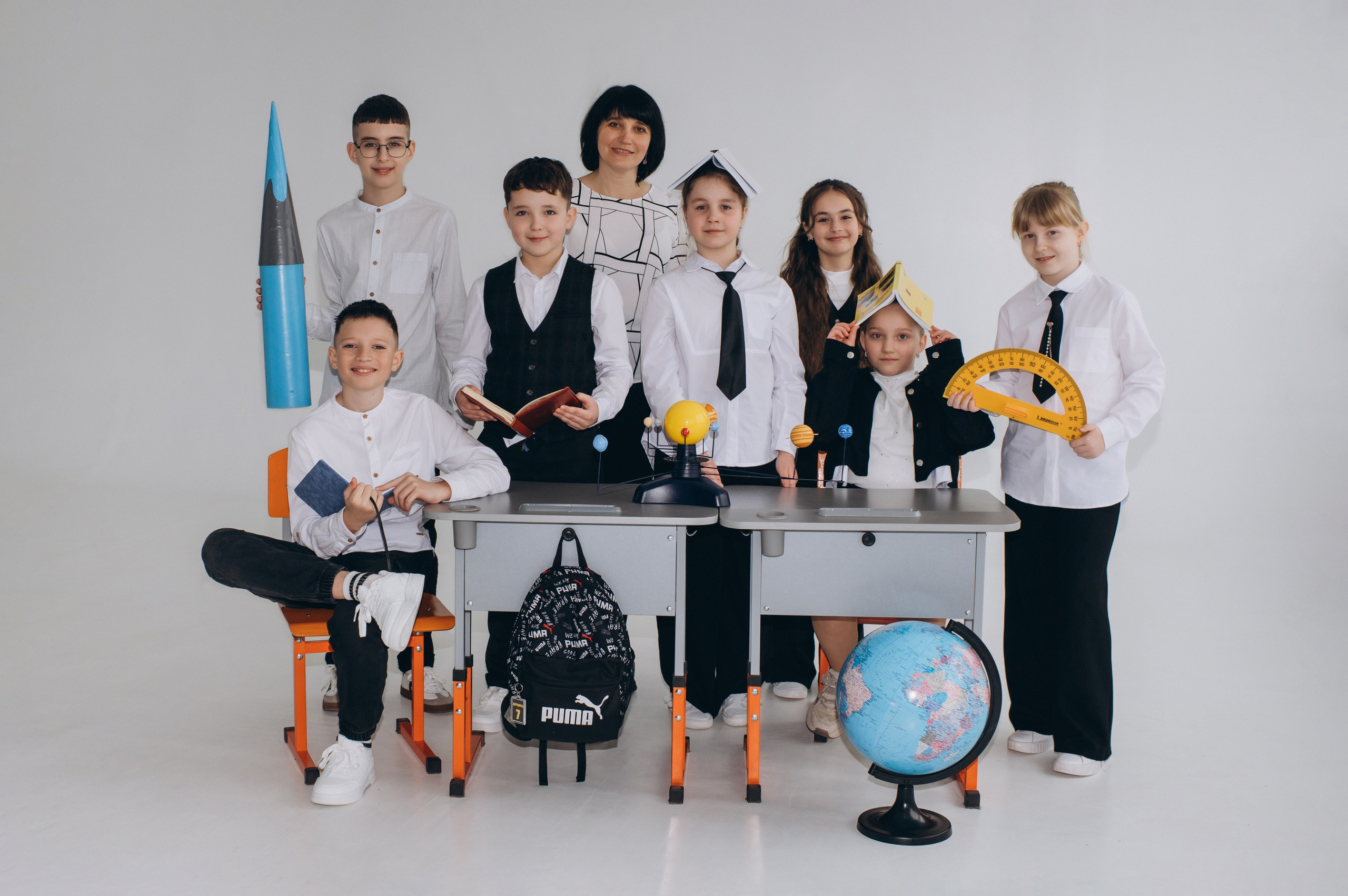 Фотосесія школярів у студії на шкільні фотоальбоми віньєтки Тернопіль, фотосесія випускників Тернопіль, шкільні фотокниги Тернопіль. Сімейний, дитячий та індивідуальний фотограф в м. Тернопіль, м. Львів