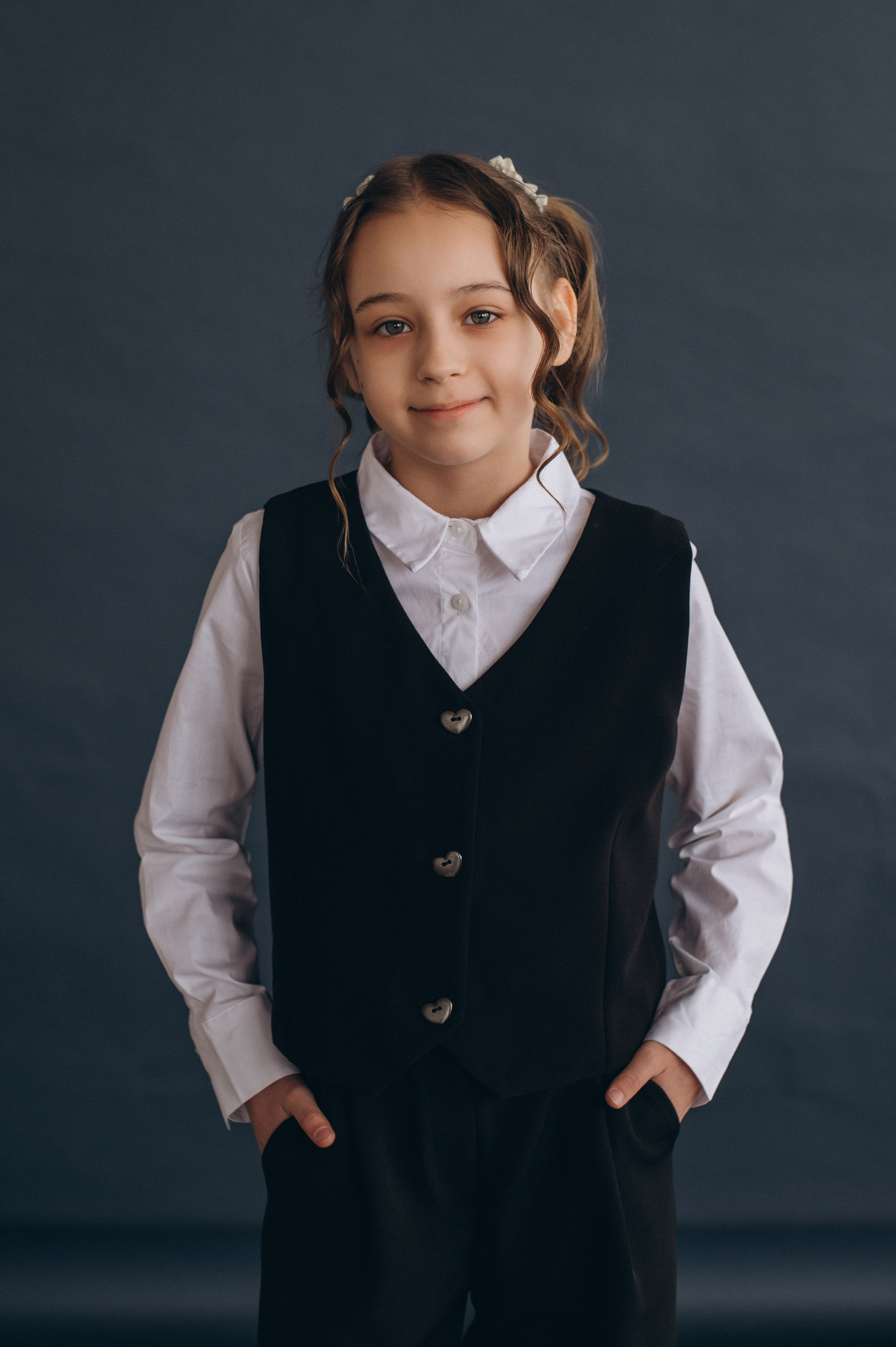 Фотосесія школярів у студії на шкільні фотоальбоми віньєтки Тернопіль, фотосесія випускників Тернопіль, шкільні фотокниги Тернопіль. Сімейний, дитячий та індивідуальний фотограф в м. Тернопіль, м. Львів