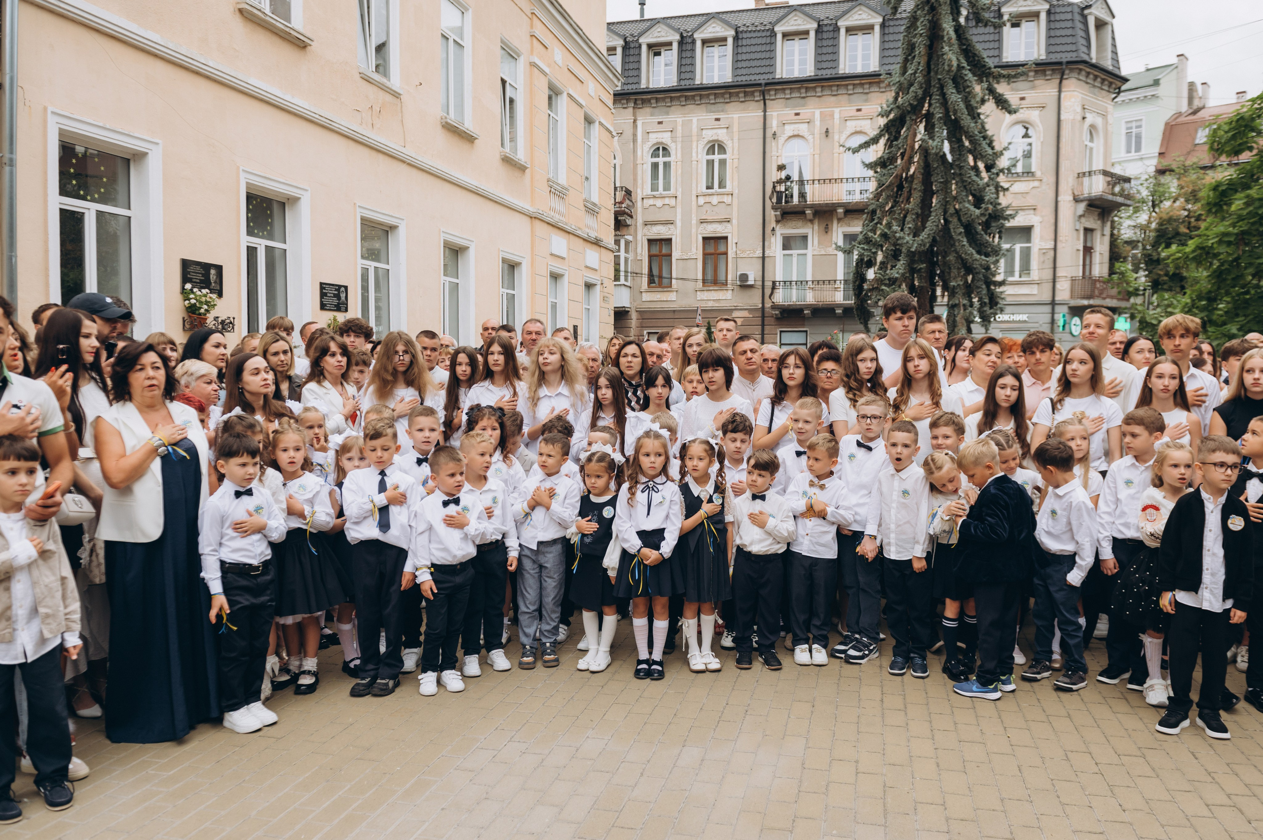 Перший дзвоник у Тернополі, фотосесія першокласників