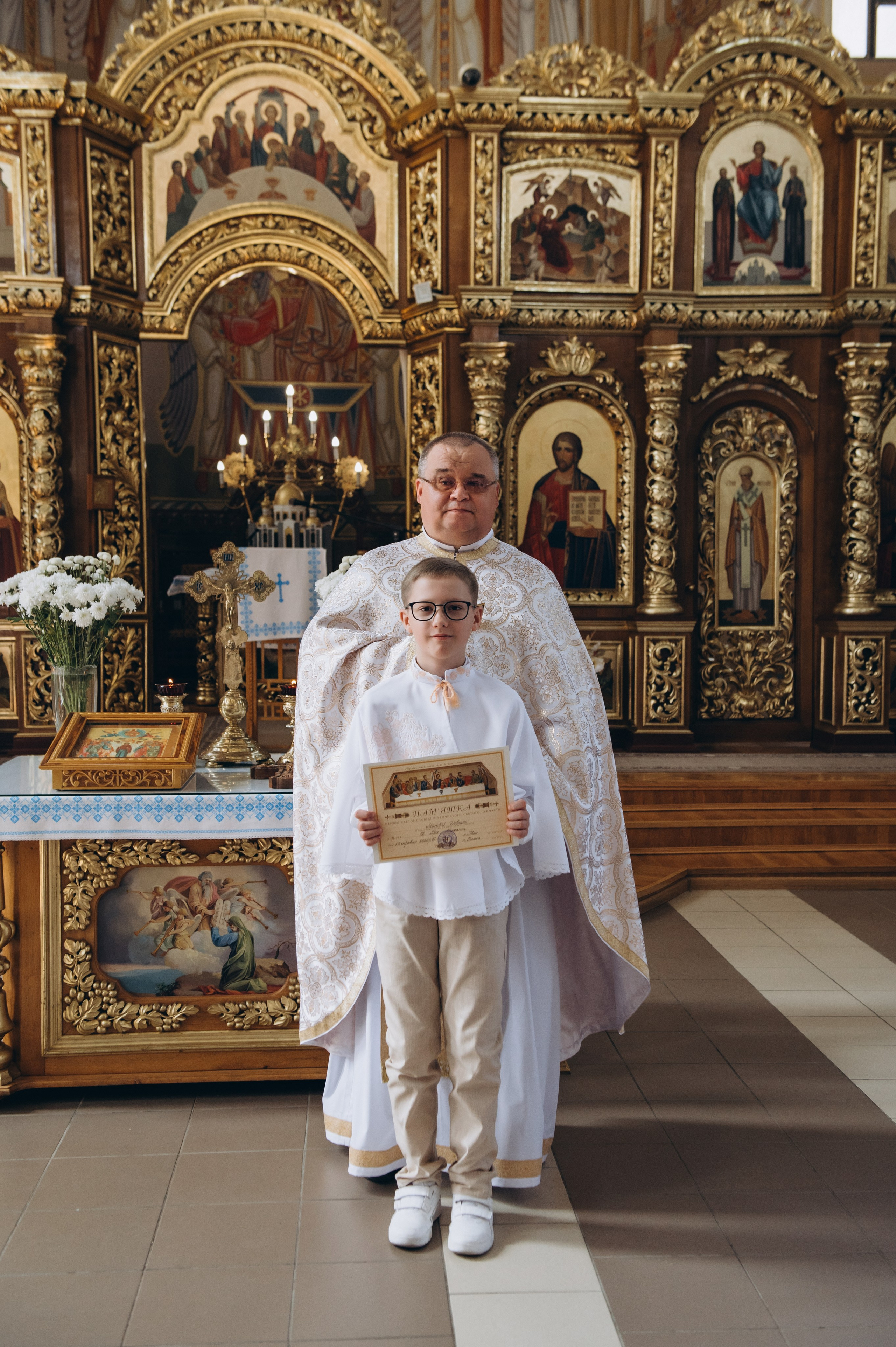 Фотосесія Причастя Тернопіль церква Св Михаїла, фотограф на Причастя Тернопіль, фотосесія Літургії Причастя Тернопіль. Сімейний, дитячий та індивідуальний фотограф в м. Тернопіль, м. Львів