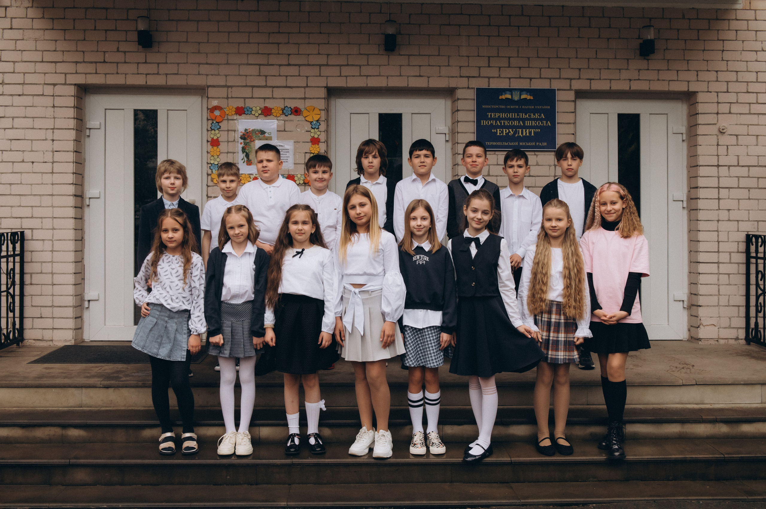 Шкільна фотосесія на віньєтки Тернопіль, фотосесія випускників Тернопіль, зйомка на віньєтки, шкільні фотоальбоми Тернопіль. Сімейний, дитячий та індивідуальний фотограф в м. Тернопіль, м. Львів