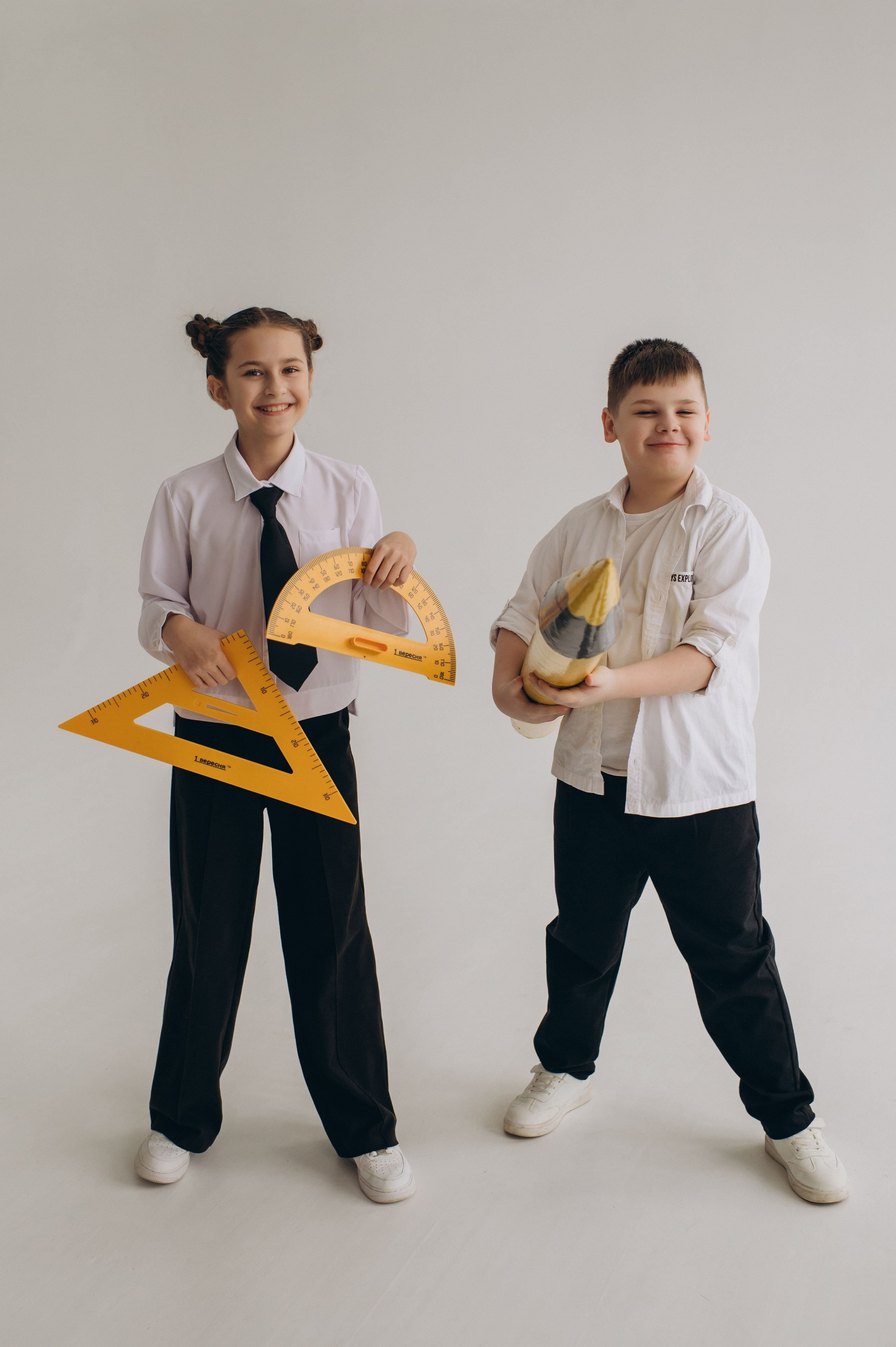 Фотосесія школярів у студії на шкільні фотоальбоми віньєтки Тернопіль, фотосесія випускників Тернопіль, шкільні фотокниги Тернопіль. Сімейний, дитячий та індивідуальний фотограф в м. Тернопіль, м. Львів