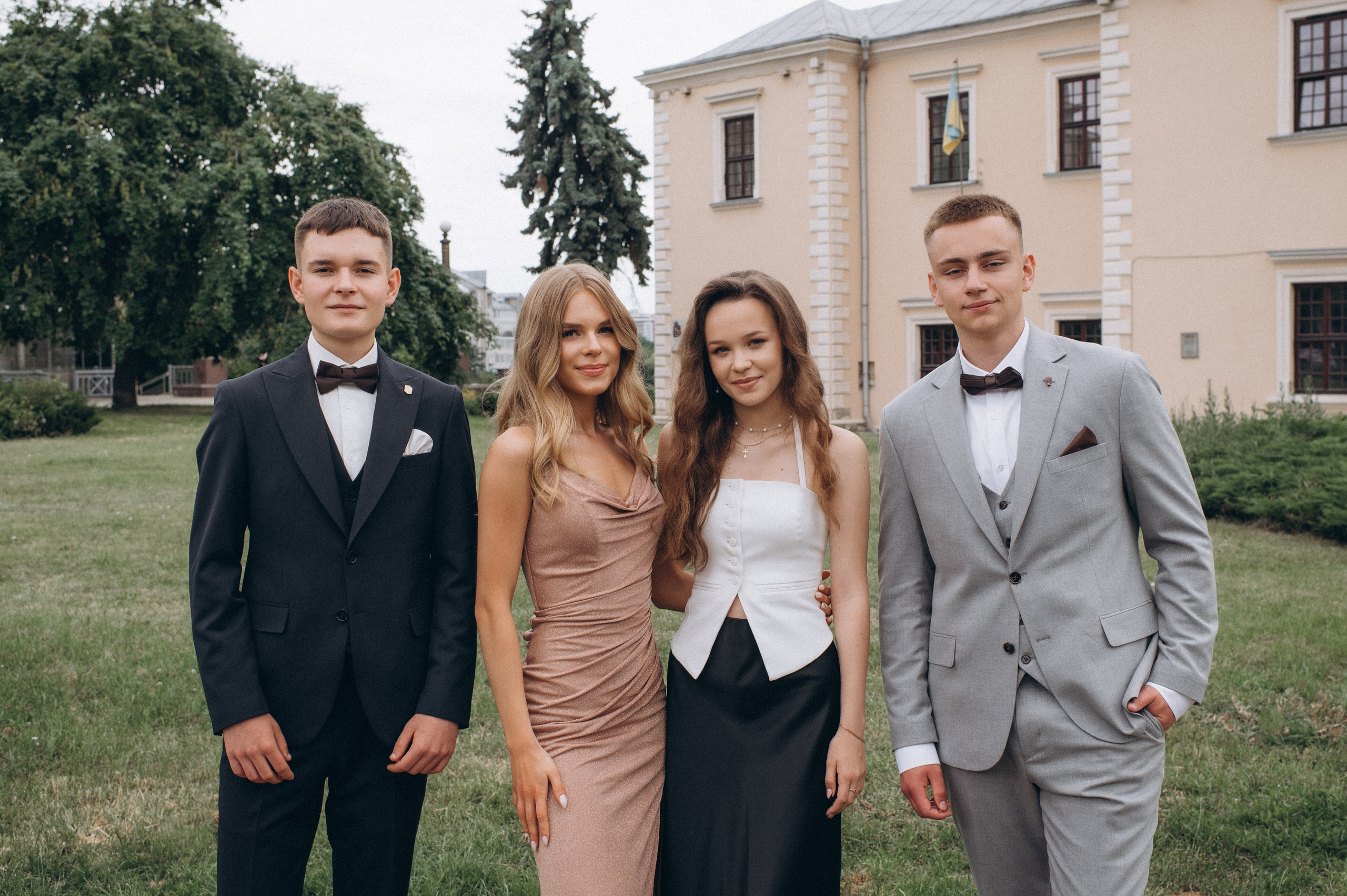Випускники 2025, фотосесія випускного Тернопіль, фотосесія випускників Тернопіль, зйомка випускного, фотосесія випускного. Сімейний, дитячий та індивідуальний фотограф в м. Тернопіль, м. Львів