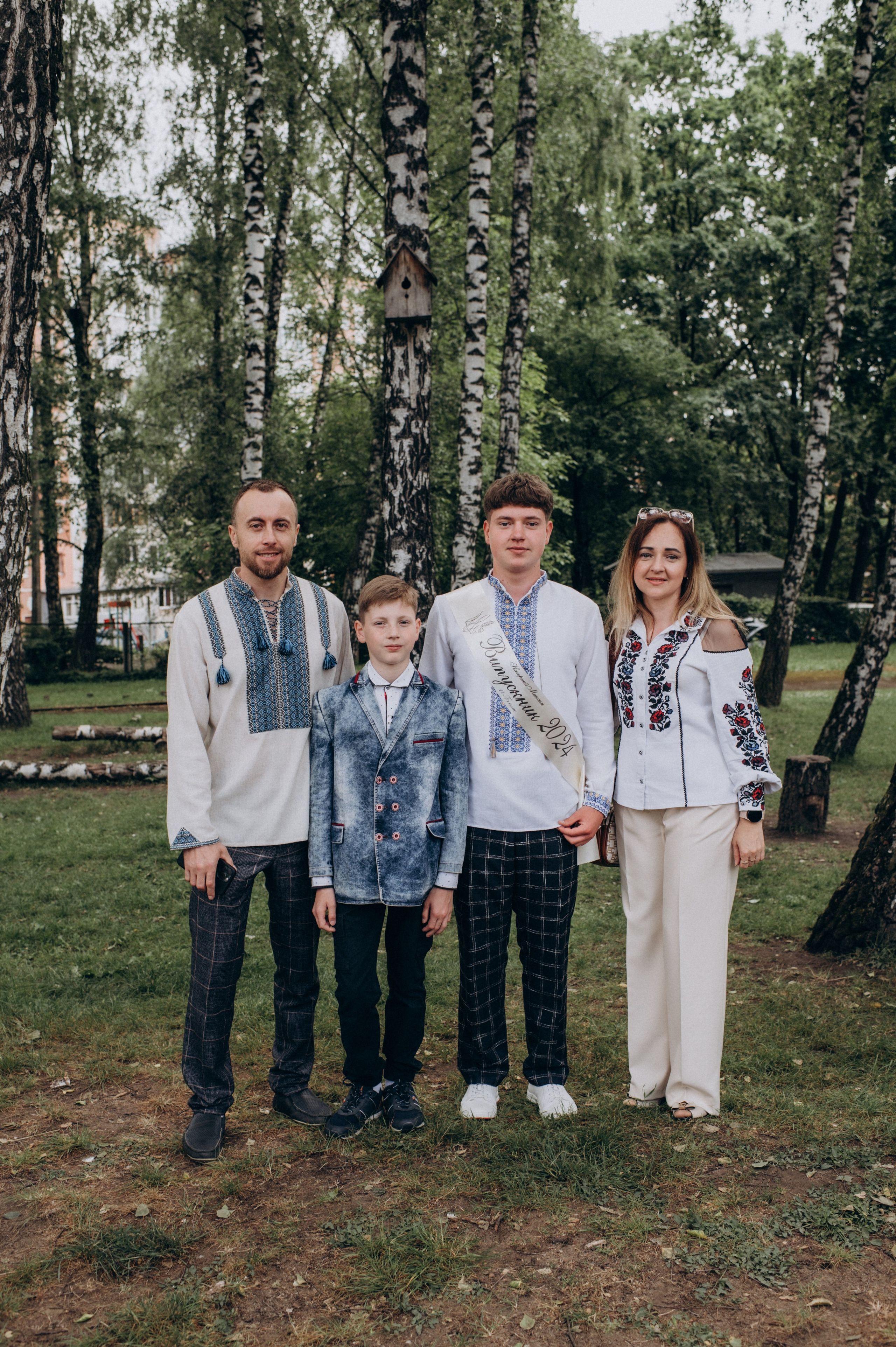 Фотосесія останнього дзвоника, фотосесія випускників Тернопіль, випускний 2024. Сімейний, дитячий та індивідуальний фотограф в м. Тернопіль, м. Львів