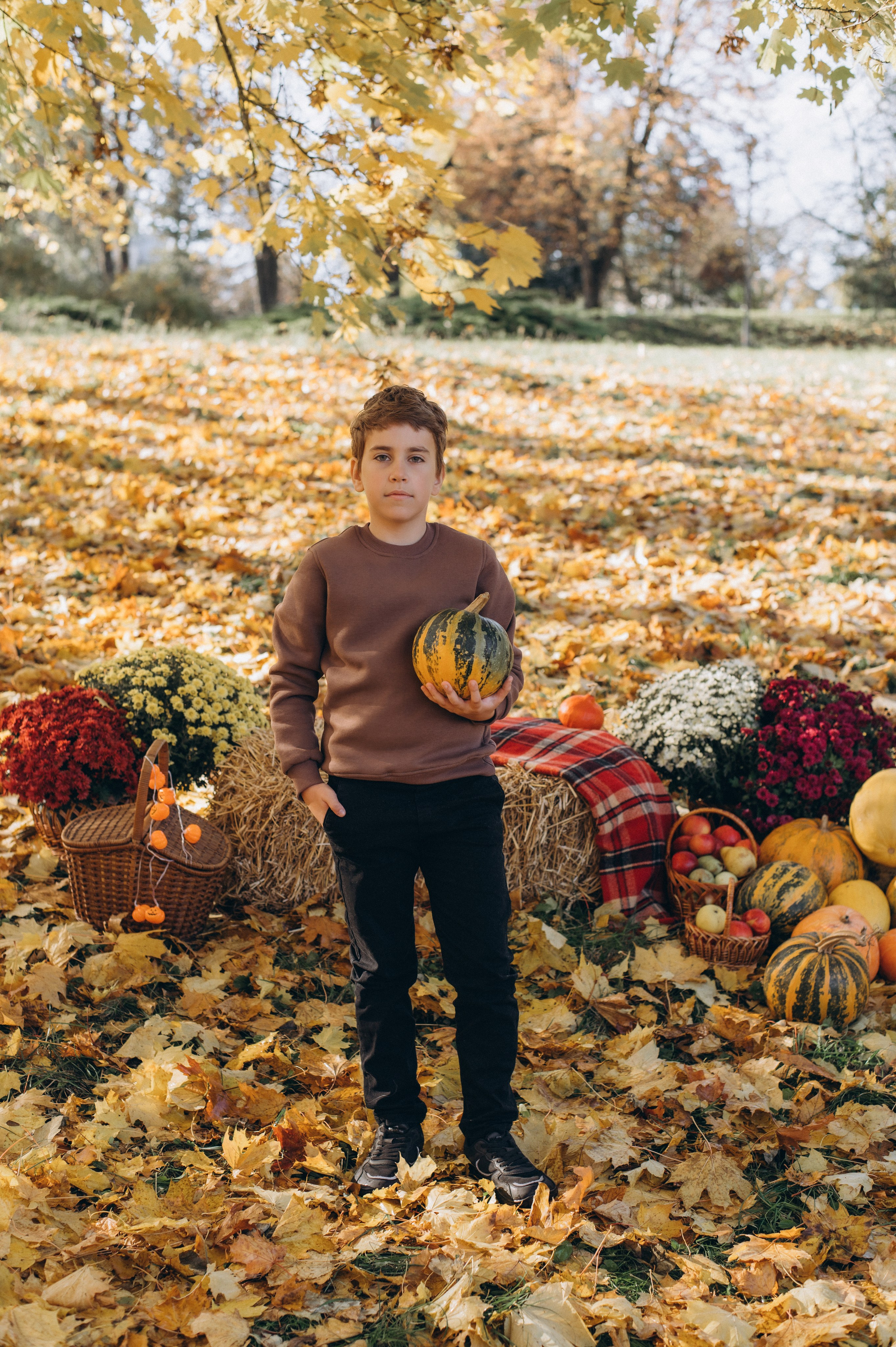Осіння фотосесія 4 класу на віньєтки, випускні фотоальбоми Тернопіль, фотосесія випускників Тернопіль, шкільний випускний альбом Тернопіль. Сімейний, дитячий та індивідуальний фотограф в м. Тернопіль, м. Львів