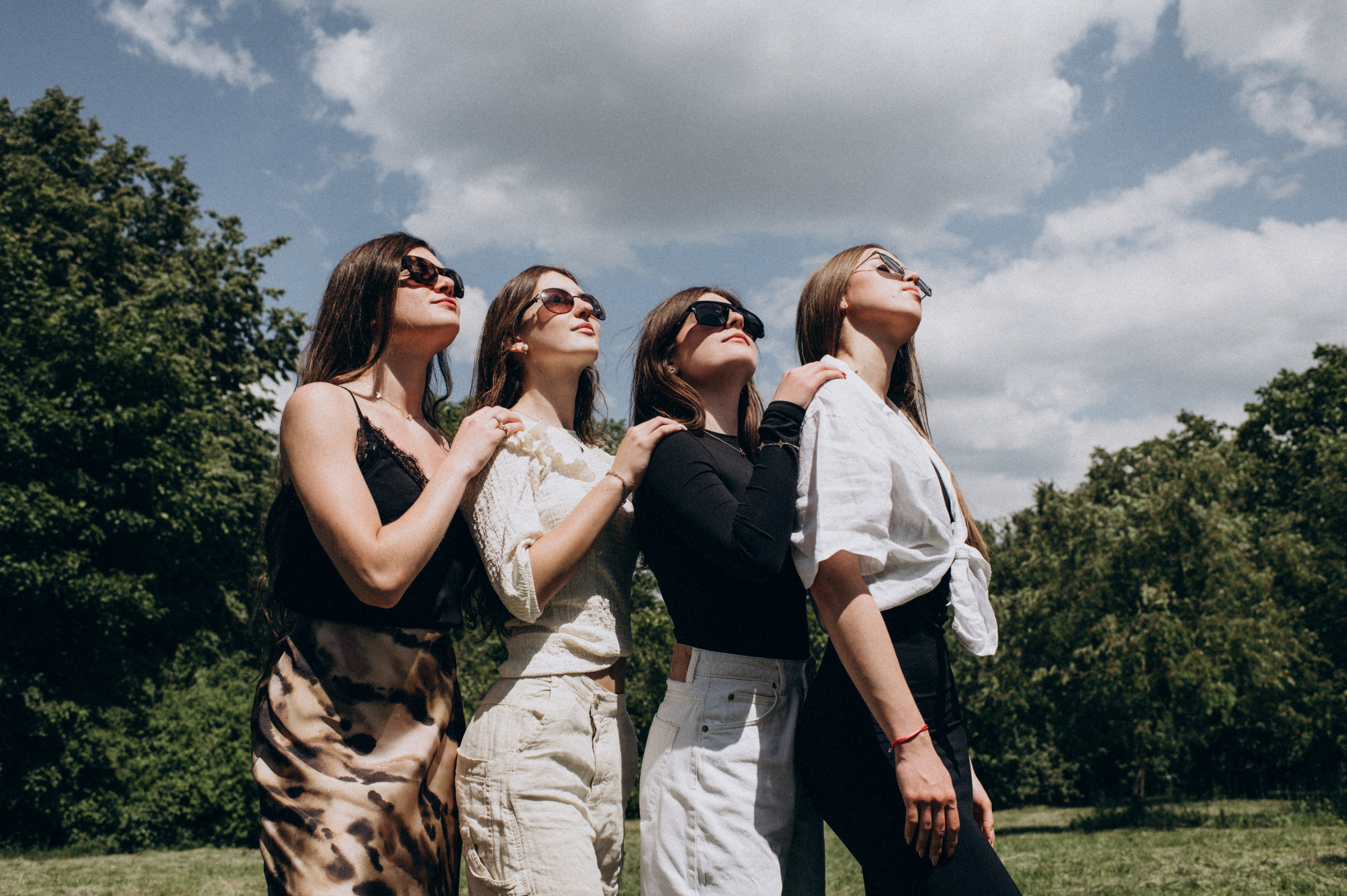 Фотосесія випускників, зйомка випускників Тернопіль Львів, випускні фотоальбоми Тернопіль, шкільні фотоальбоми Тернопіль. Сімейний, дитячий та індивідуальний фотограф в м. Тернопіль, м. Львів