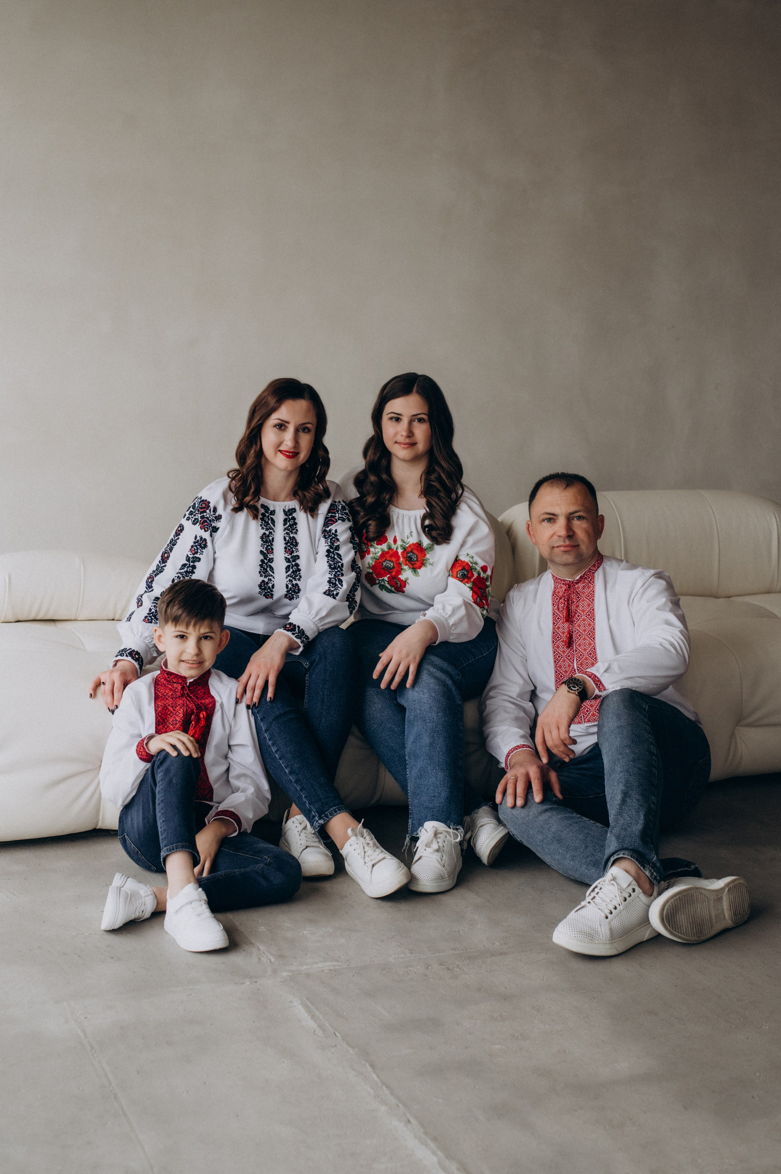 Сімейна фотосесія Тернопіль, сімейна зйомка у вишиванках, фотосесія Львів. Сімейний, дитячий та індивідуальний фотограф в м. Тернопіль, м. Львів