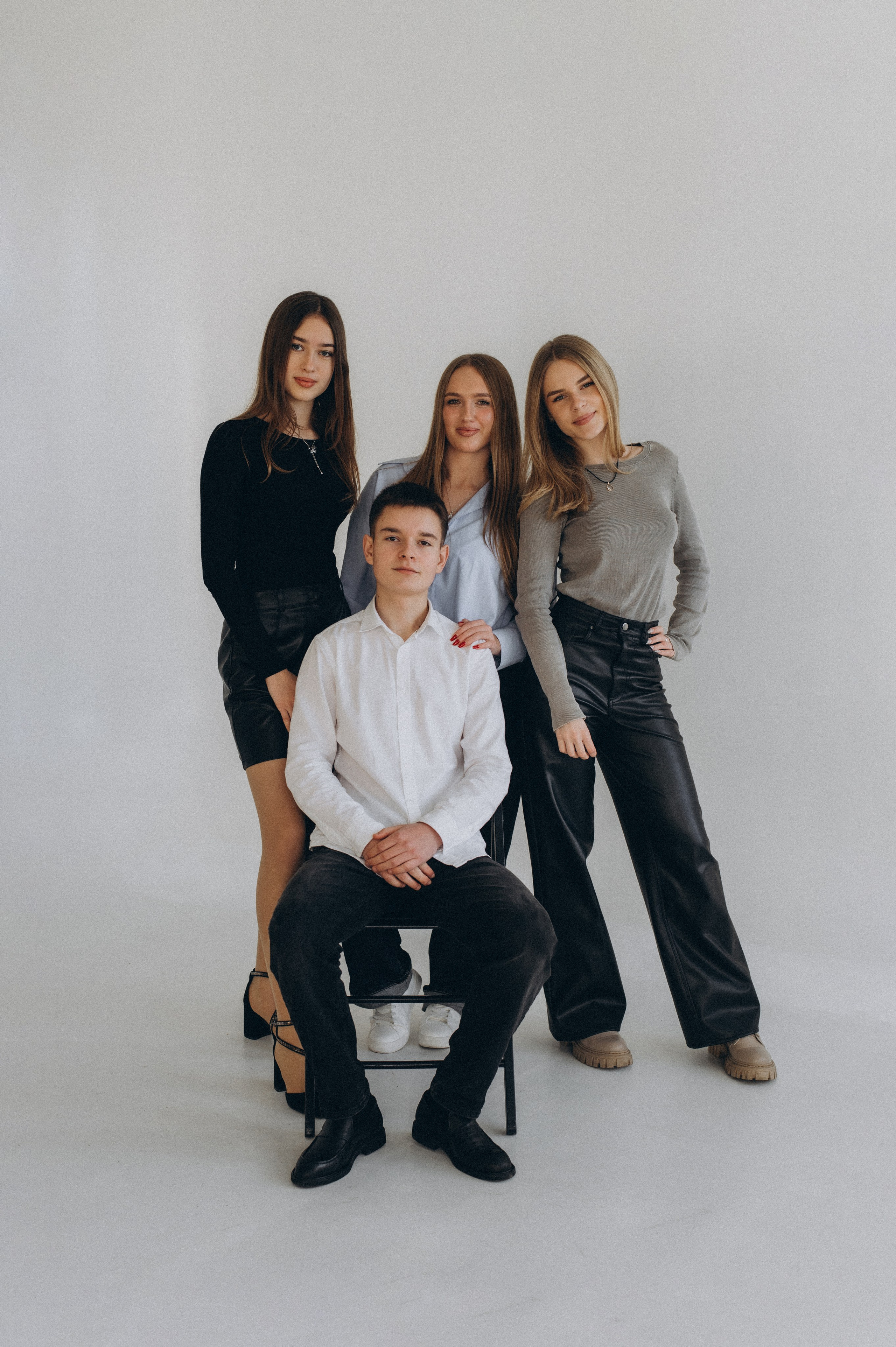 Фотосесія випускників, фотосесія на віньєтки Тернопіль, випускники Тернопіль, випуск 2025. Сімейний, дитячий та індивідуальний фотограф в м. Тернопіль, м. Львів