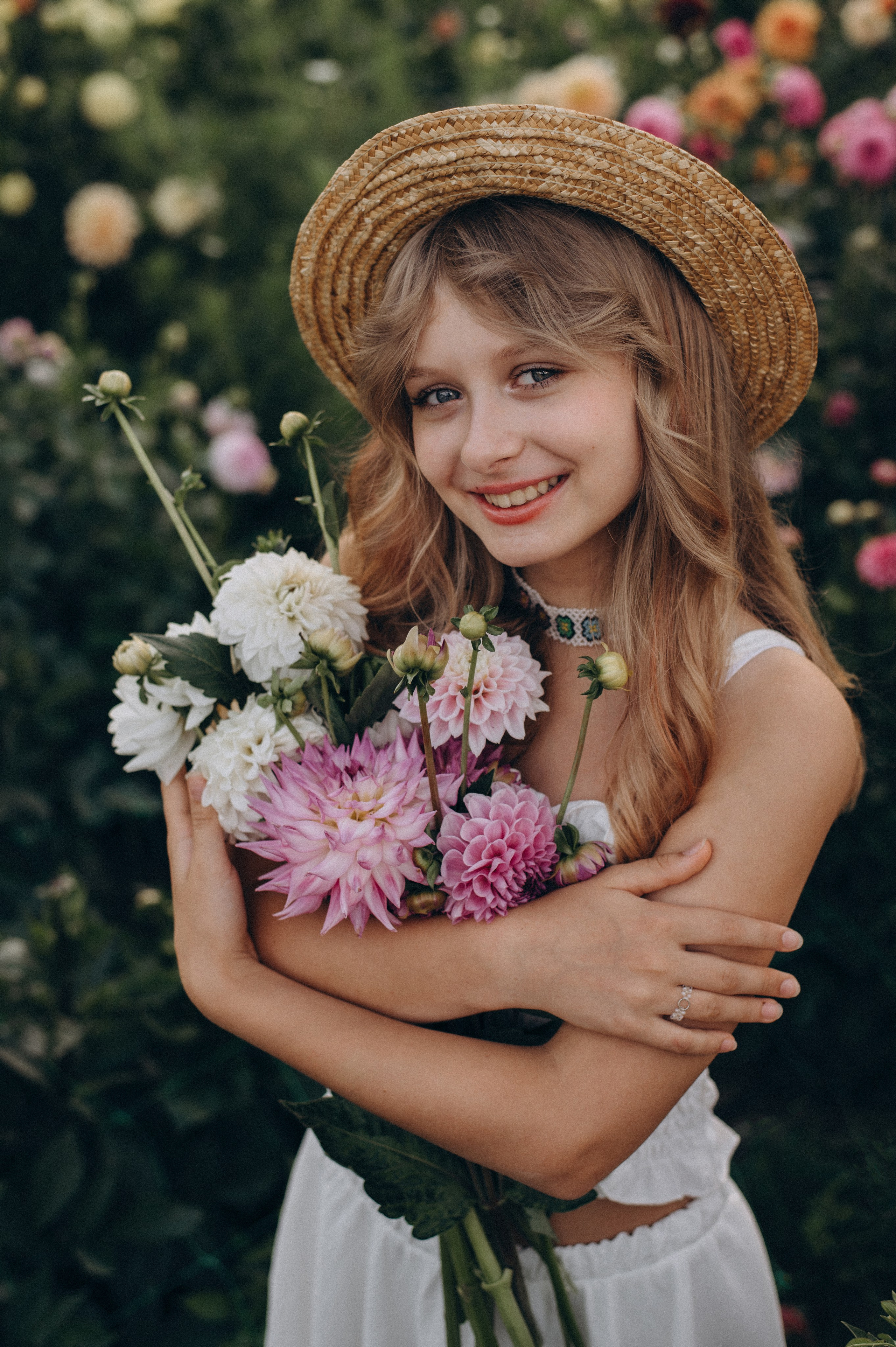 Сімейна фотосесія мами і доньки, сімейний фотограф Тернопіль, портретний фотограф, сімейна фотосесія Тернопіль, фотосесія в жоржинах. Сімейний, дитячий та індивідуальний фотограф в м. Тернопіль, м. Львів