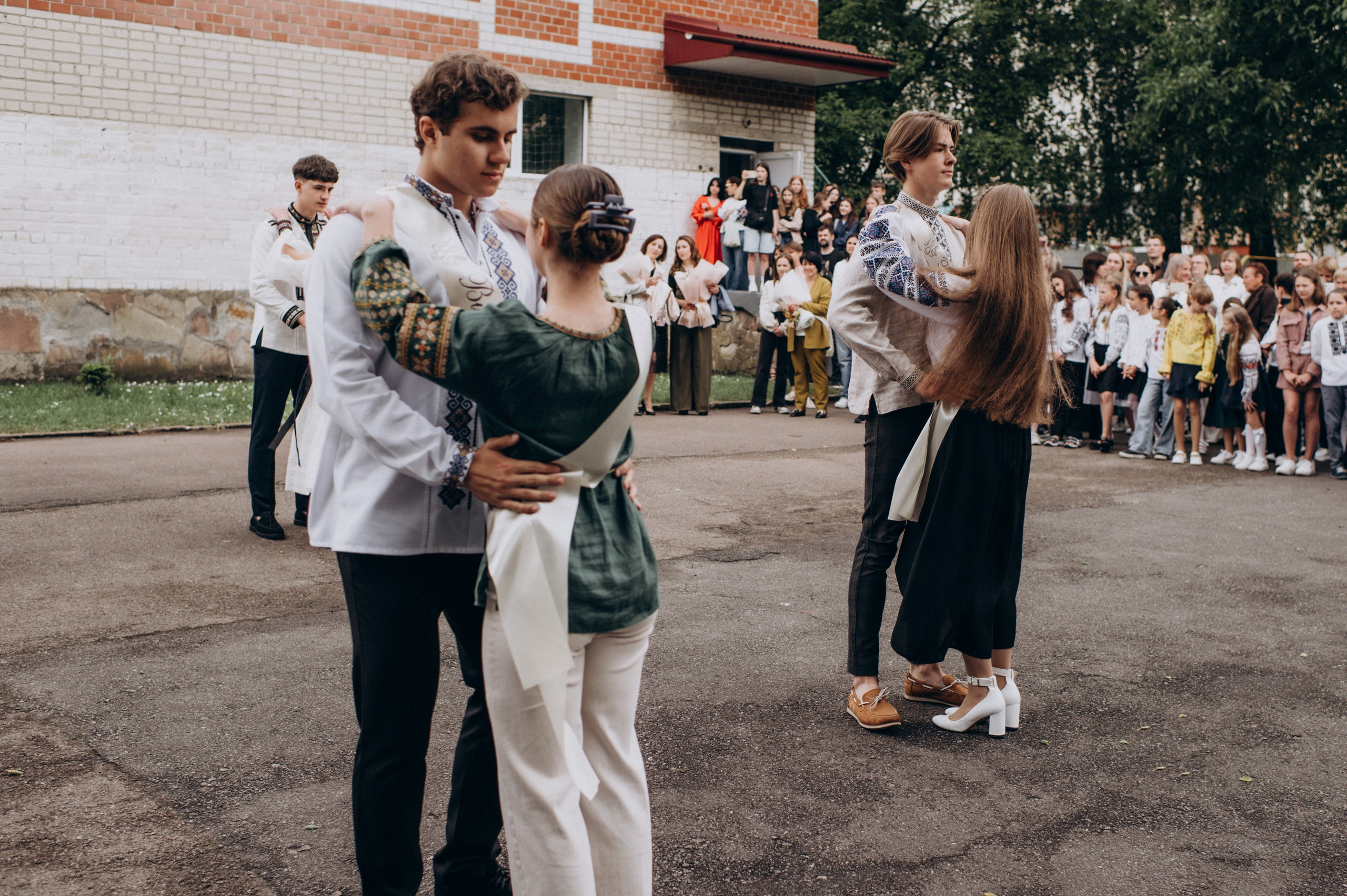 Фотосесія останнього дзвоника, фотосесія випускників Тернопіль, випускний 2024. Сімейний, дитячий та індивідуальний фотограф в м. Тернопіль, м. Львів