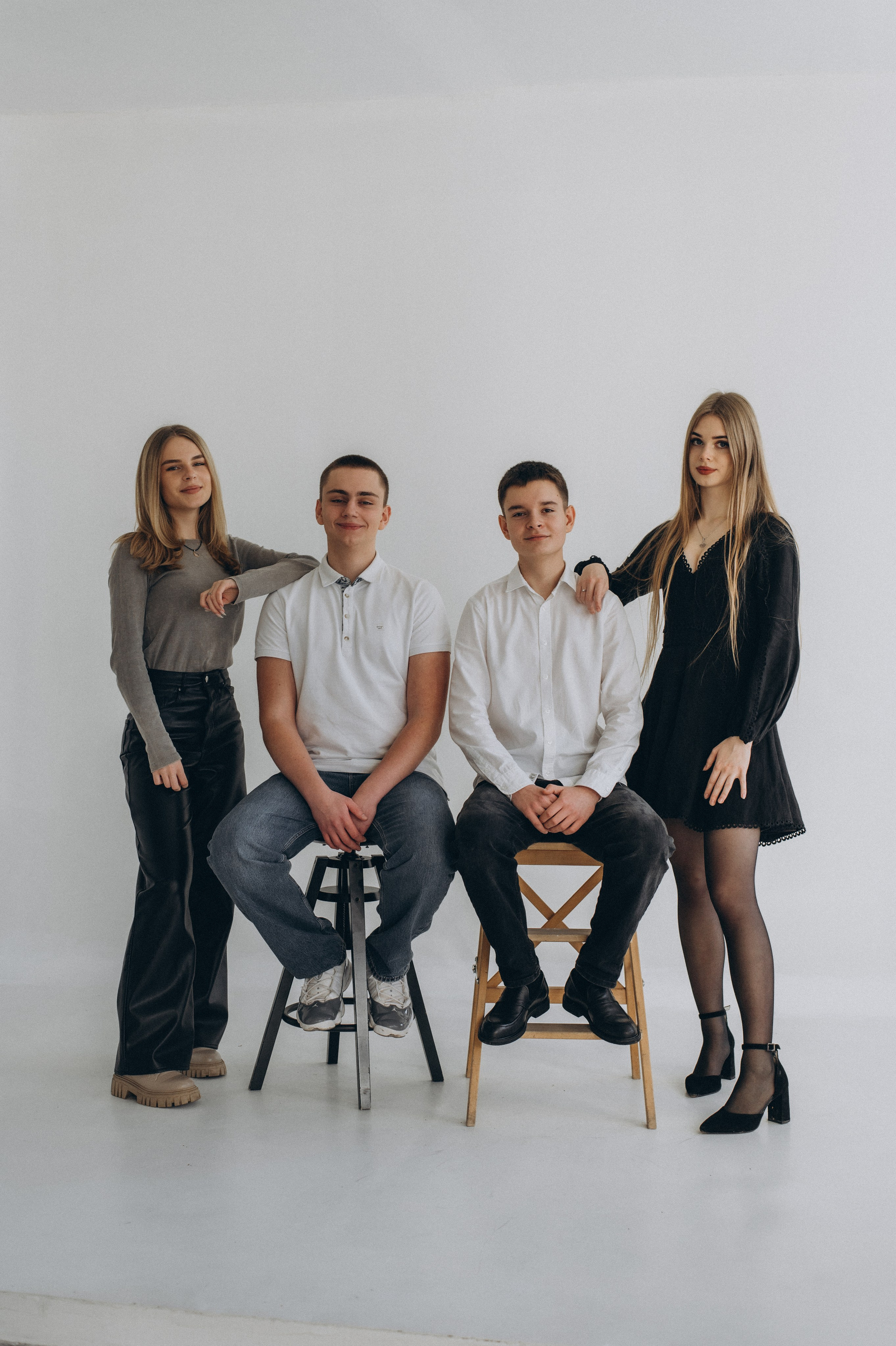 Фотосесія випускників, фотосесія на віньєтки Тернопіль, випускники Тернопіль, випуск 2025. Сімейний, дитячий та індивідуальний фотограф в м. Тернопіль, м. Львів