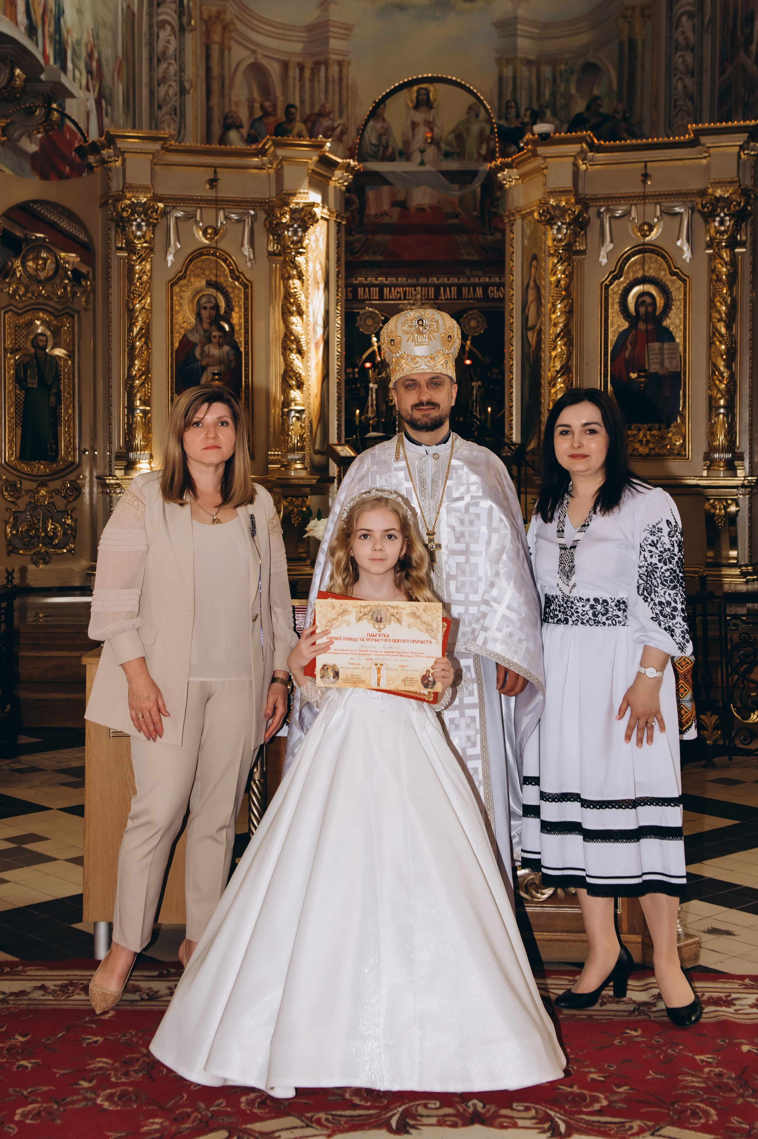 Фотосесія Першого Причастя Тернопіль, фотосесія Причастя Тернопіль, Таїнство Першого Причастя Тернопіль, Катедра Причастя Тернопіль. Сімейний, дитячий та індивідуальний фотограф в м. Тернопіль, м. Львів
