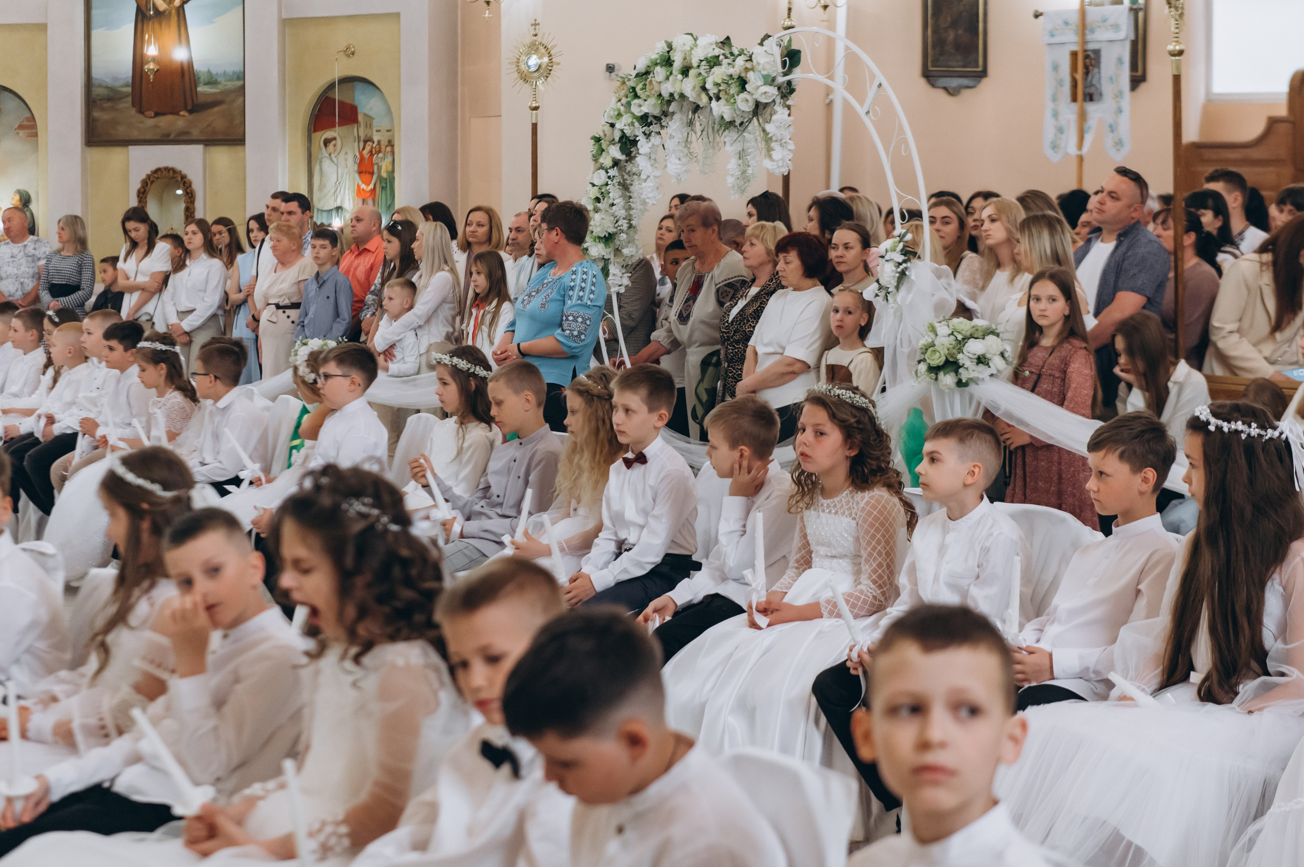 Фотосесія Причастя Тернопіль, зйомка Причастя, фотограф на Причастя Тернопіль, Причастя Львів, церква Петра і Павла. Сімейний, дитячий та індивідуальний фотограф в м. Тернопіль, м. Львів