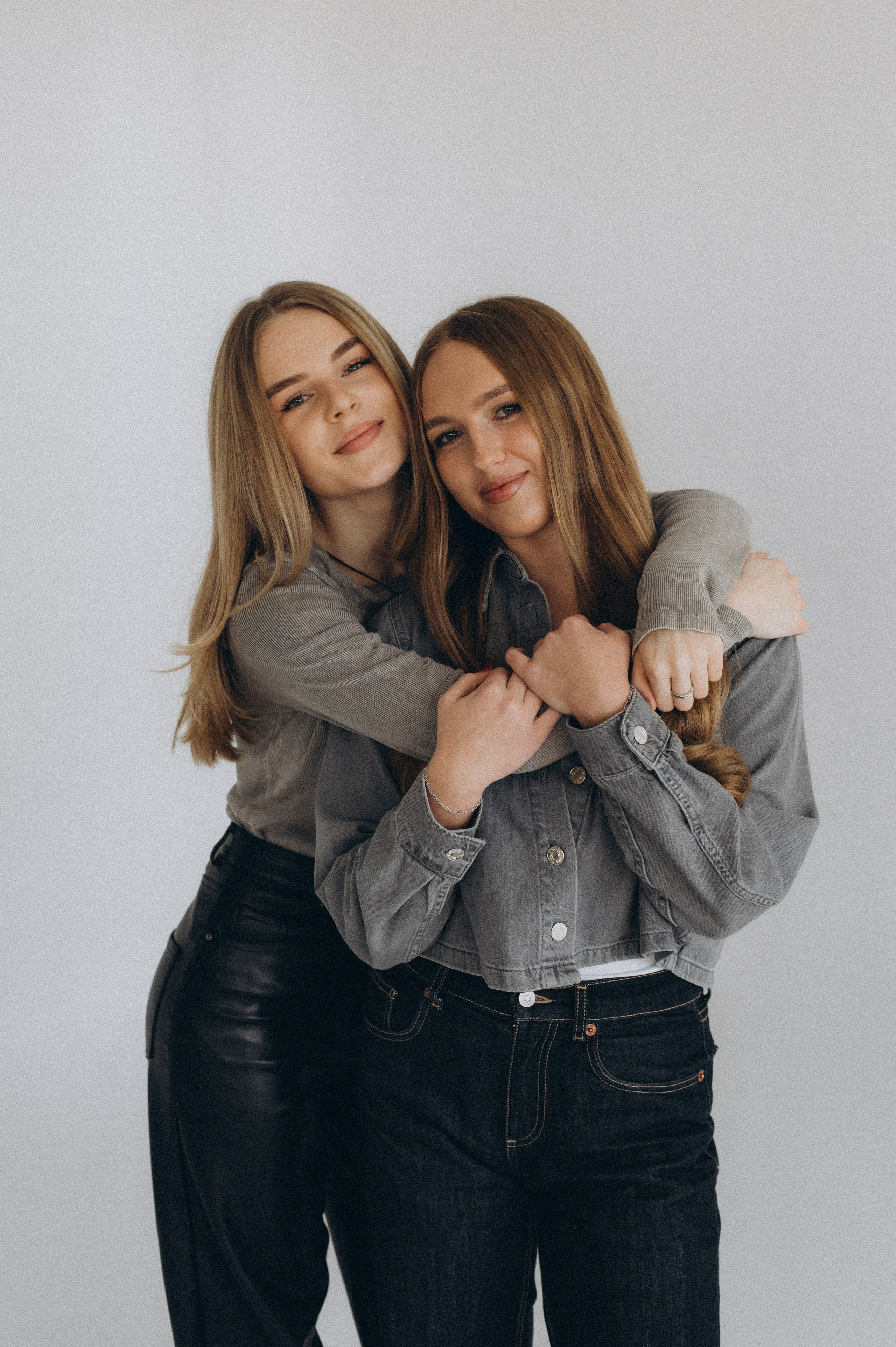 Фотосесія випускників, фотосесія на віньєтки Тернопіль, випускники Тернопіль, випуск 2025. Сімейний, дитячий та індивідуальний фотограф в м. Тернопіль, м. Львів