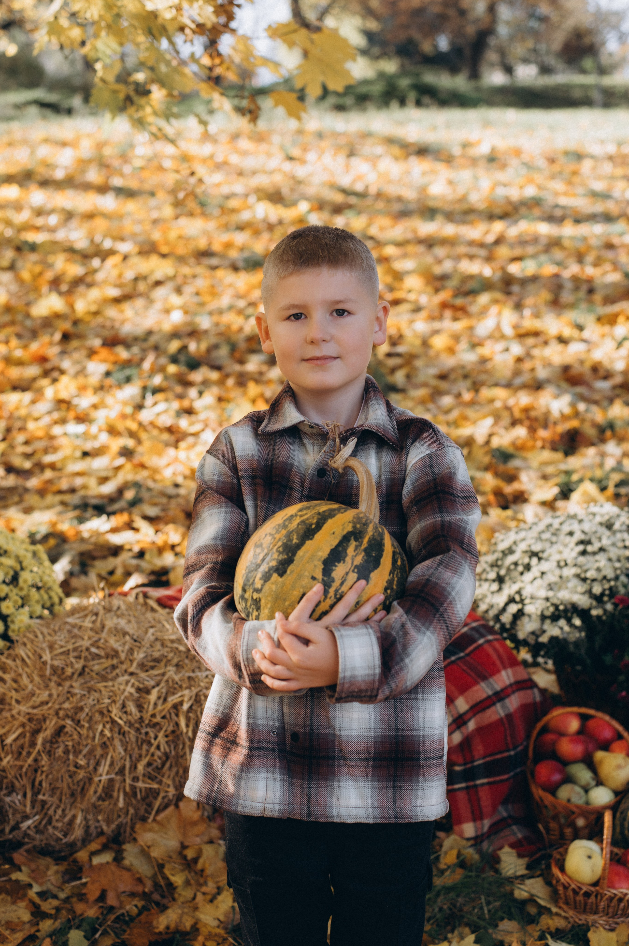 Осіння фотосесія 4 класу на віньєтки, випускні фотоальбоми Тернопіль, фотосесія випускників Тернопіль, шкільний випускний альбом Тернопіль. Сімейний, дитячий та індивідуальний фотограф в м. Тернопіль, м. Львів