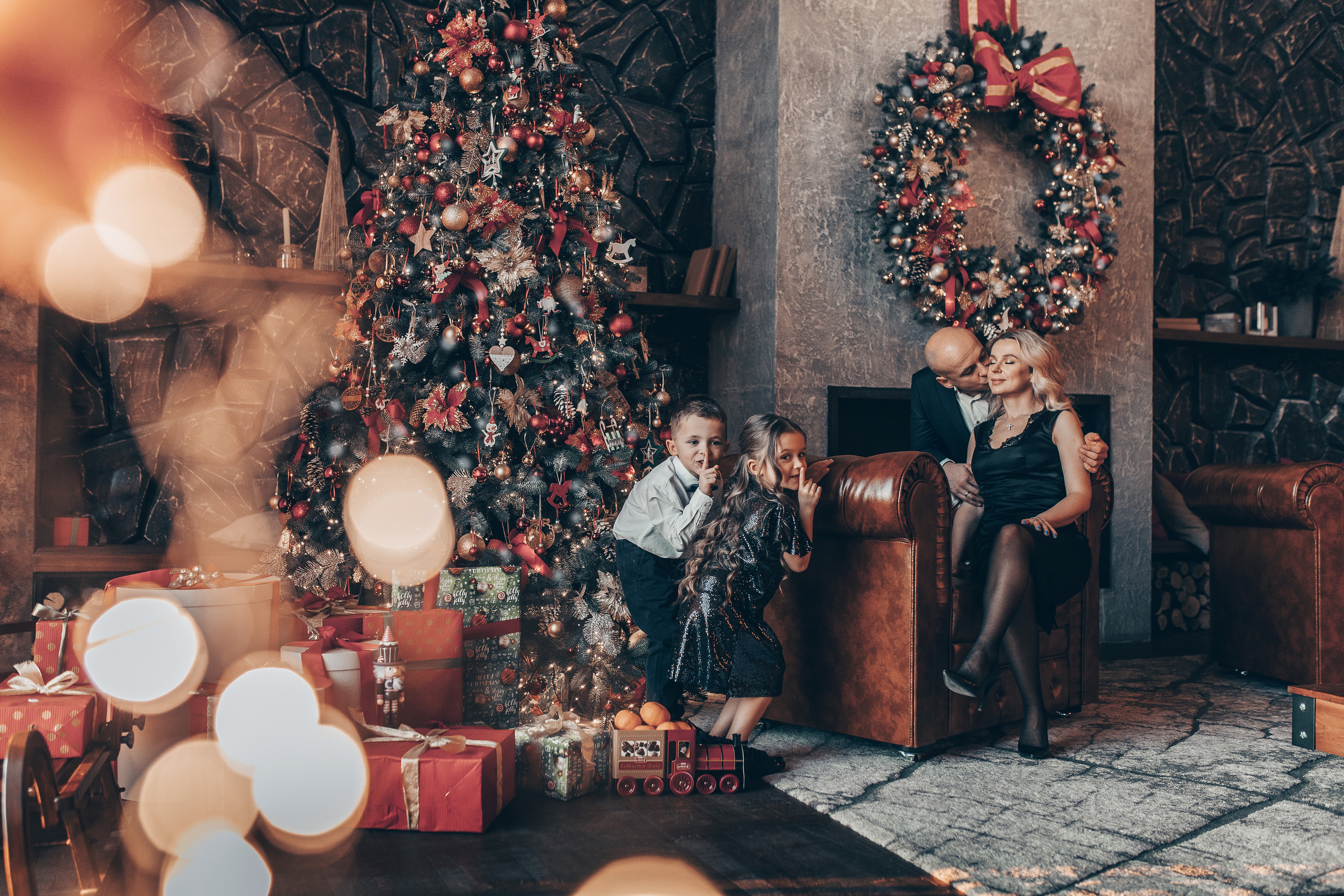 Новогодняя сьемка для Юлии, Георгия и их деток-Маши и Миши. Ваш семейный фотограф в Харькове Ольга Маринцева