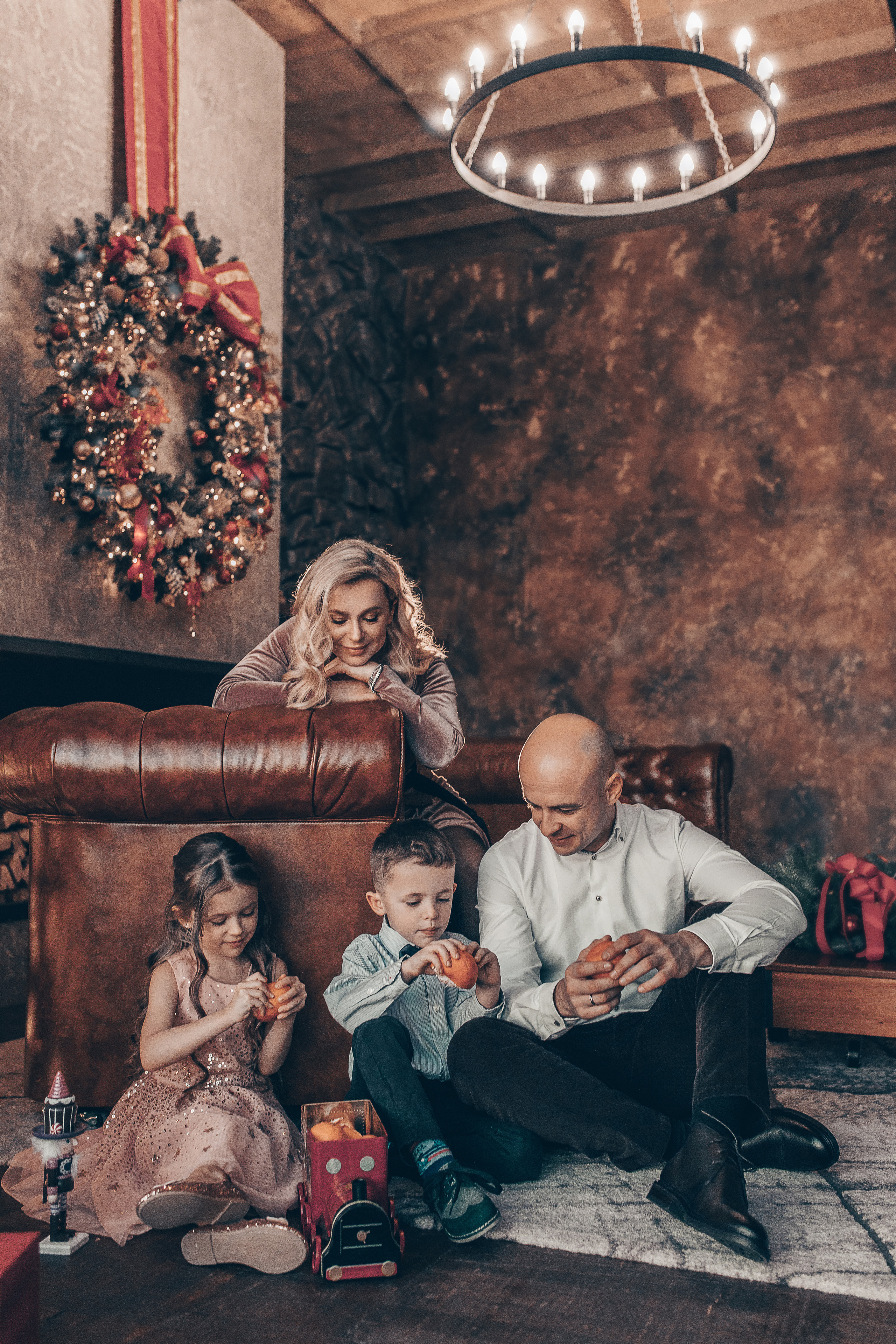 Новогодняя сьемка для Юлии, Георгия и их деток-Маши и Миши. Ваш семейный фотограф в Харькове Ольга Маринцева