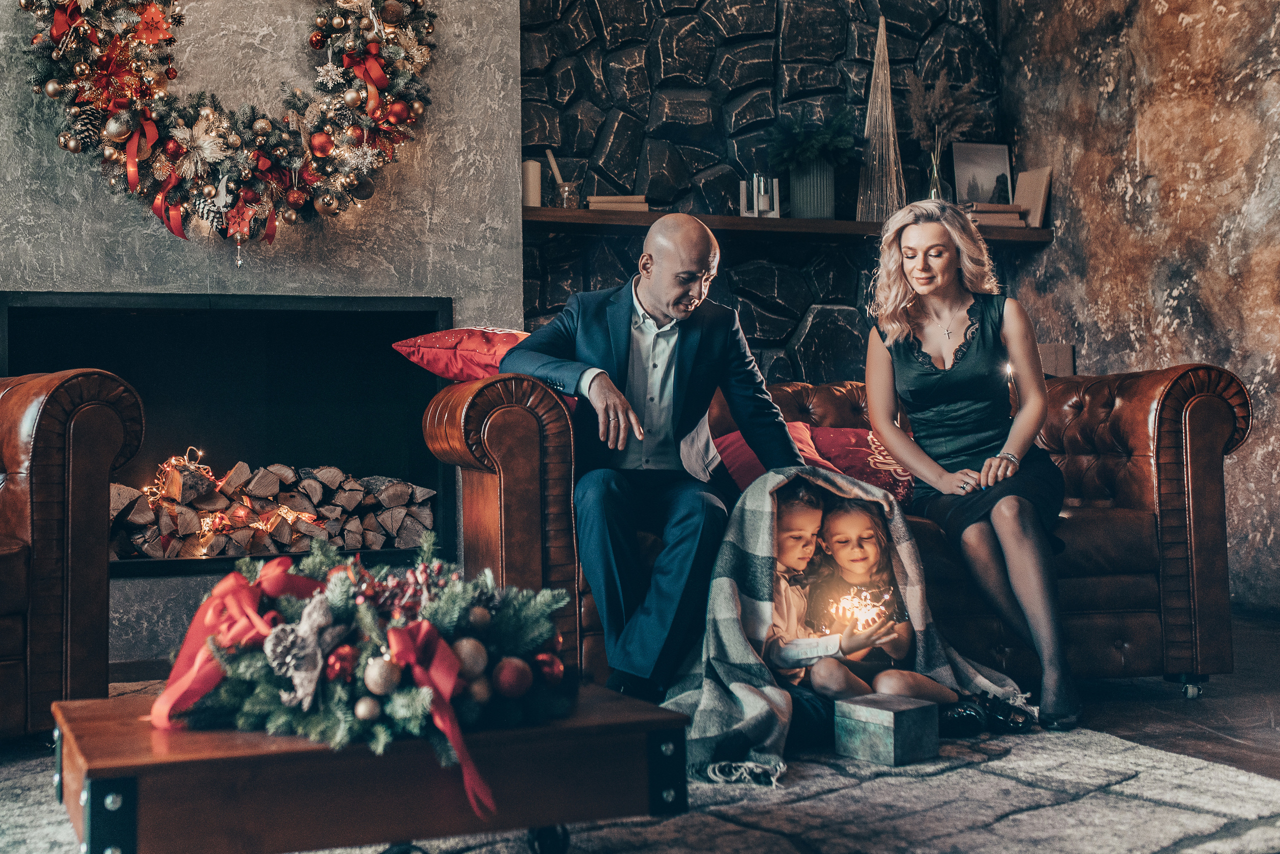 Новогодняя сьемка для Юлии, Георгия и их деток-Маши и Миши. Ваш семейный фотограф в Харькове Ольга Маринцева