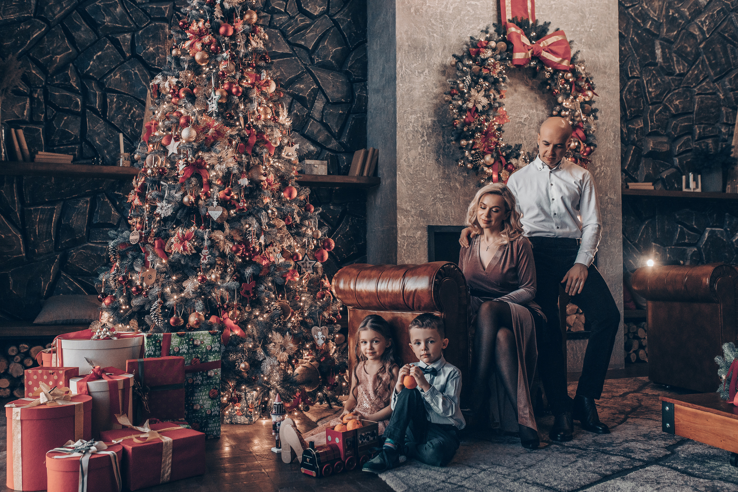 Новогодняя сьемка для Юлии, Георгия и их деток-Маши и Миши. Ваш семейный фотограф в Харькове Ольга Маринцева