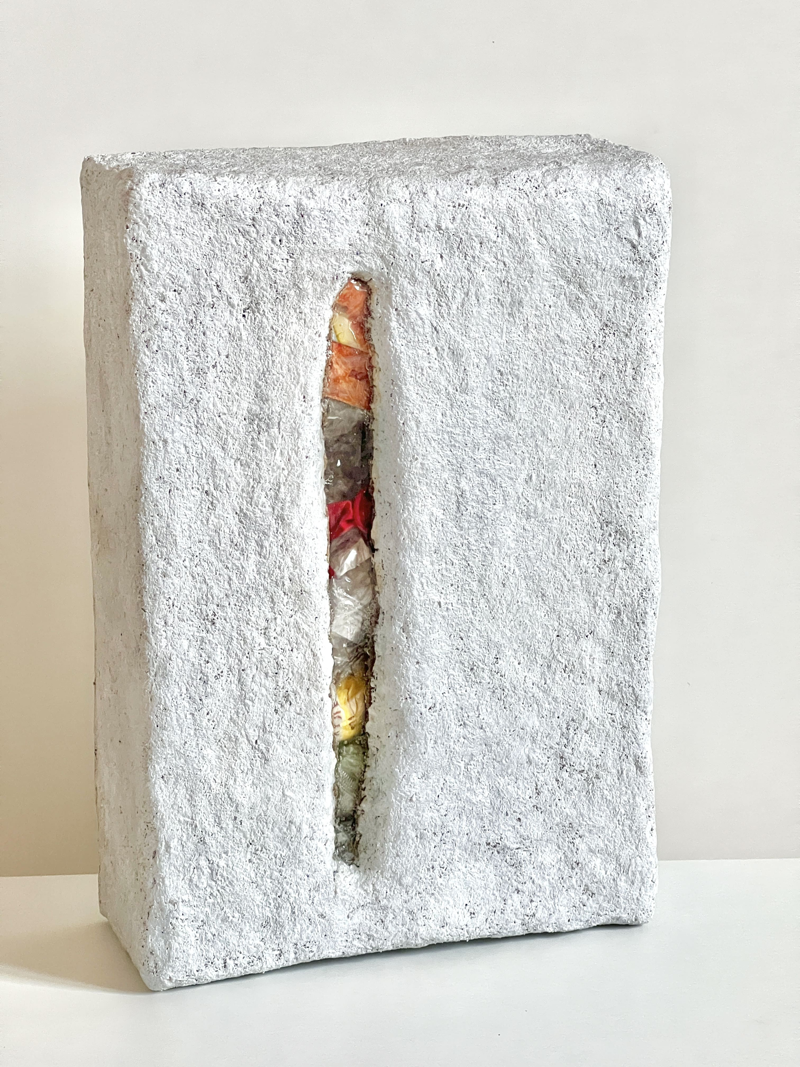 Молчание как материал: междисциплинарная художница, создающая тишину