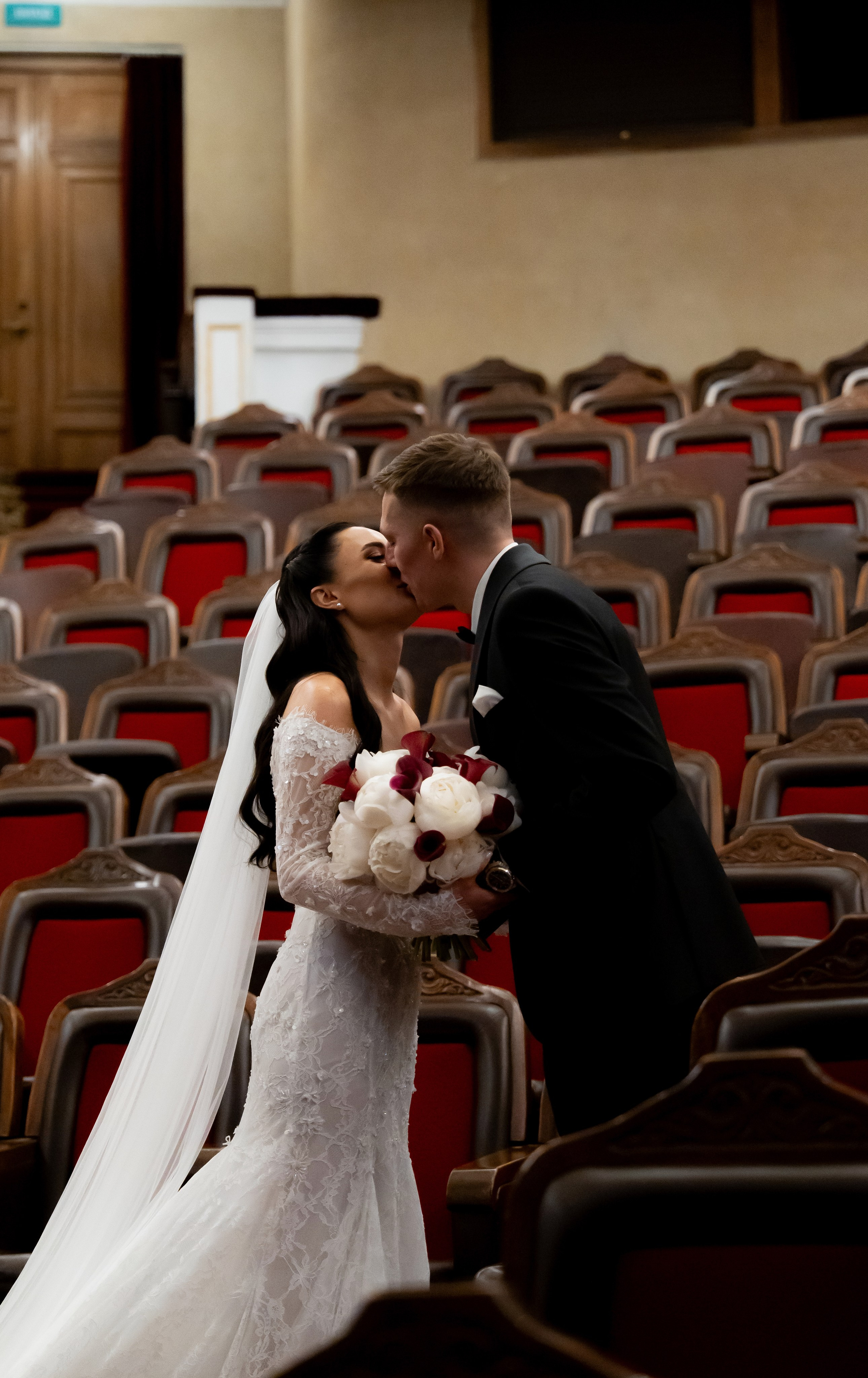 Ірина & Назар. Весільний фотограф Львів Софія Крайник