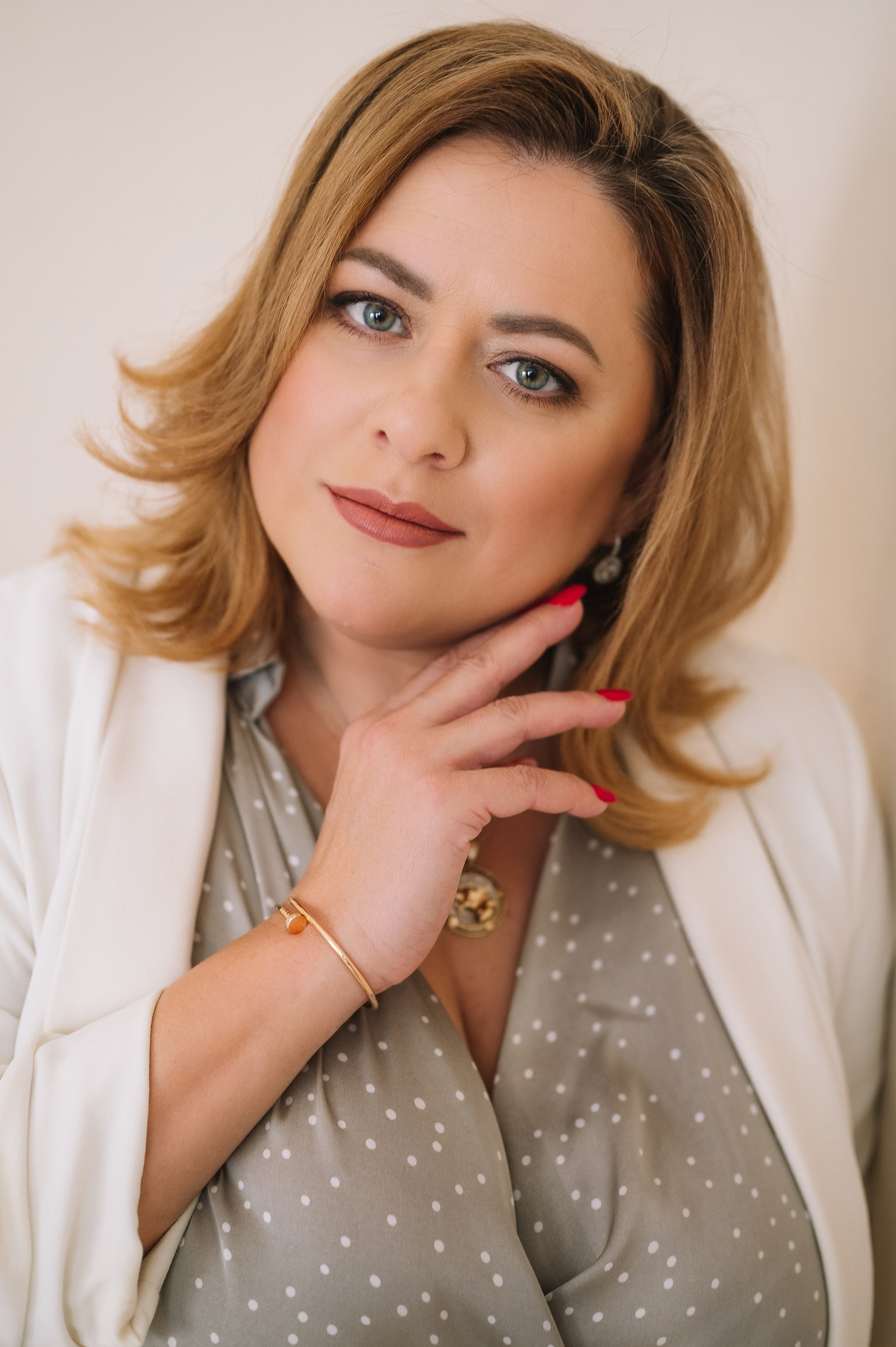 Зйомка для нотаріуса. Портретний та контент фотограф Київ