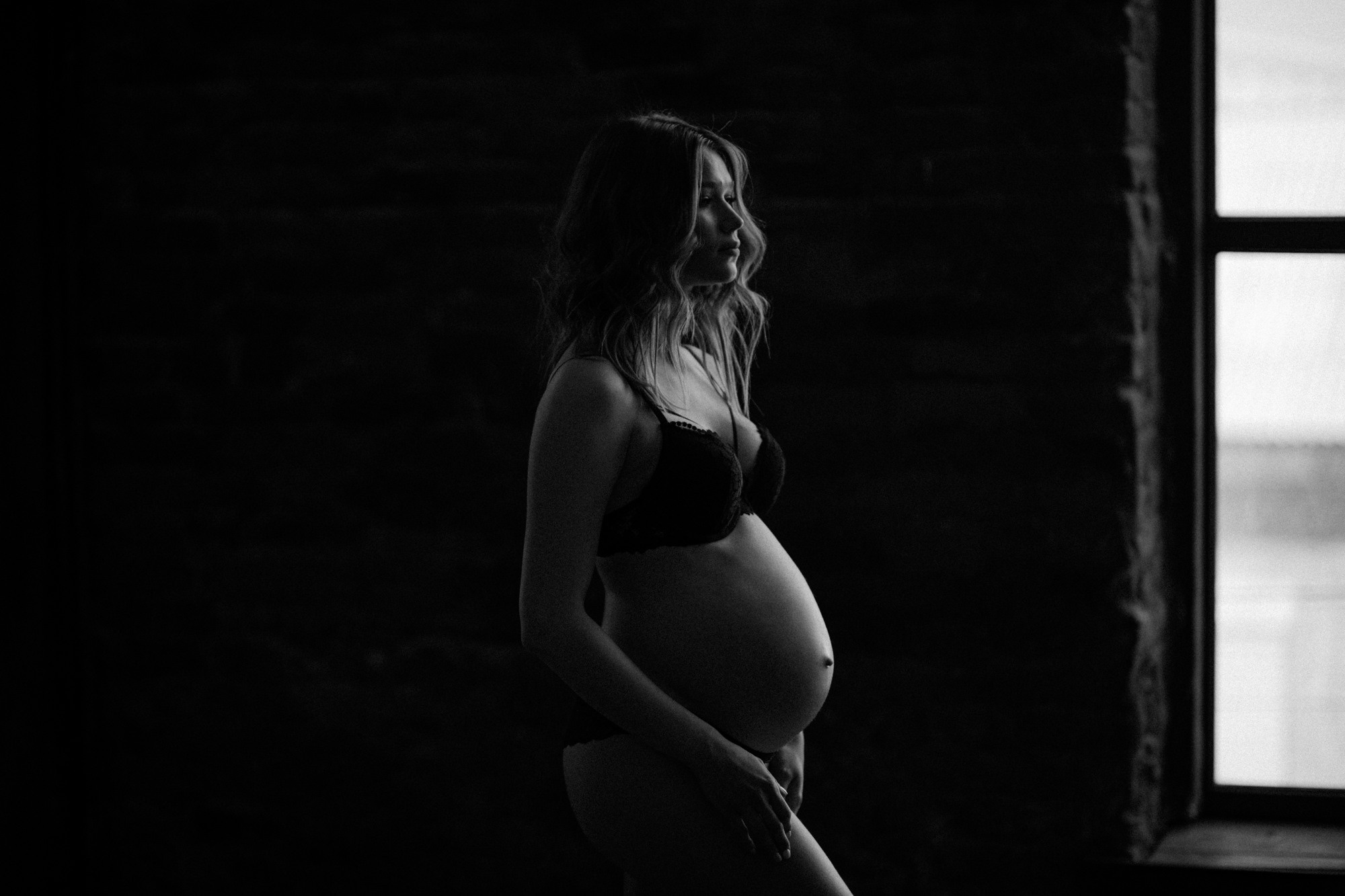 B&W pregnancy. Портретний та контент фотограф Київ