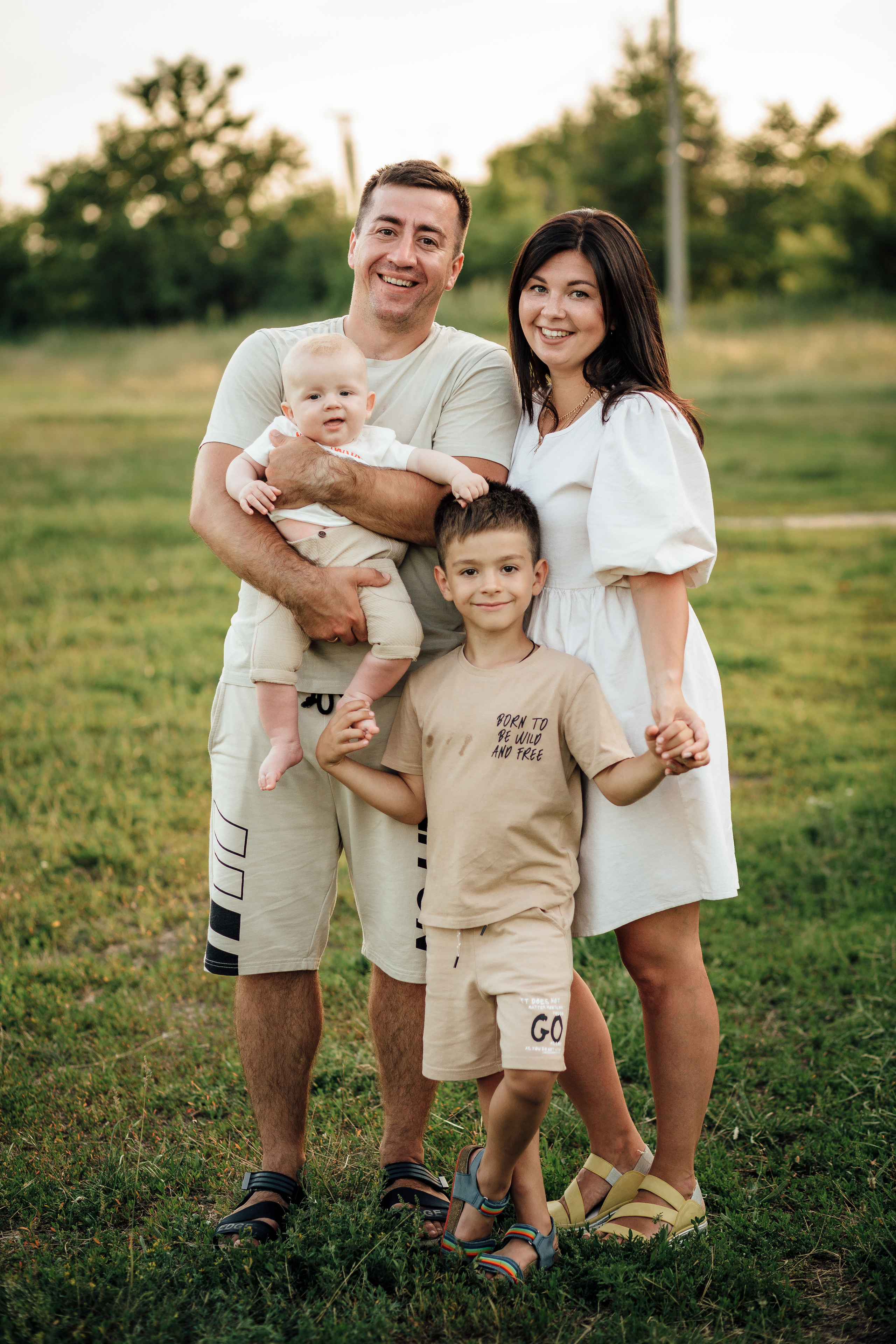 Семейная фотосессия и фотосессия беременных Ахтырка. Весільний і сімейний фотограф Вадим Чикало