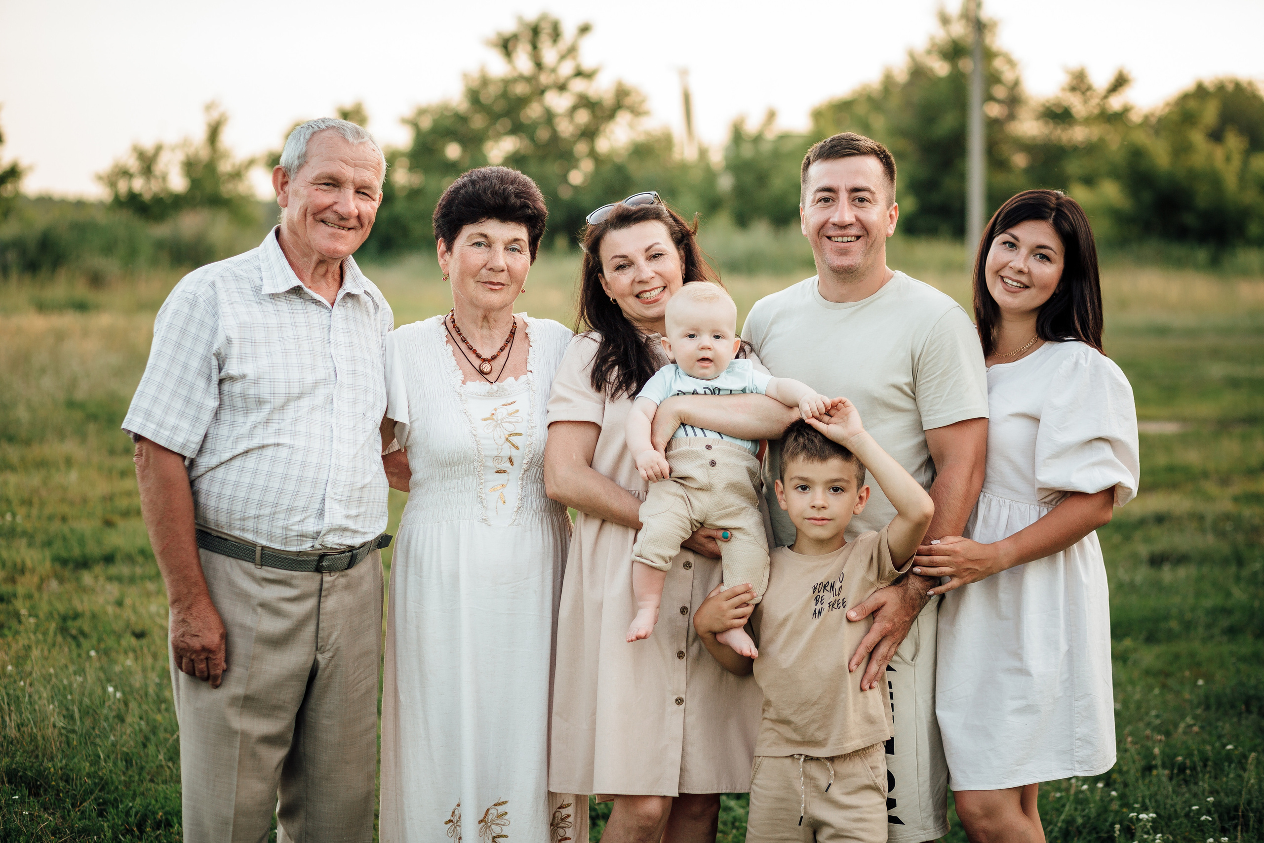Семейная фотосессия и фотосессия беременных Ахтырка. Весільний і сімейний фотограф Вадим Чикало