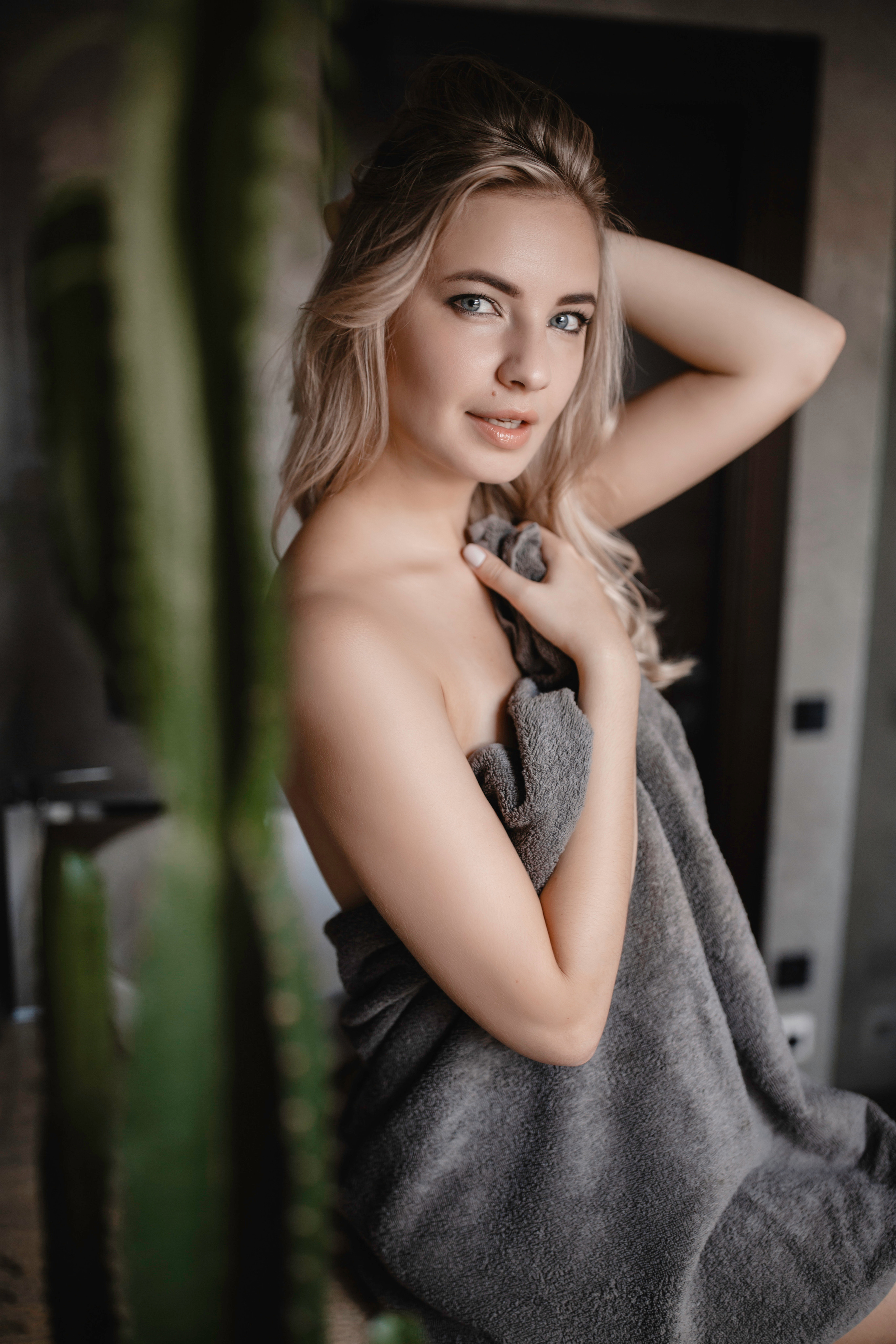 In the bathroom. Wedding and family photographer in Italy Anastasiia Vishneveckaya