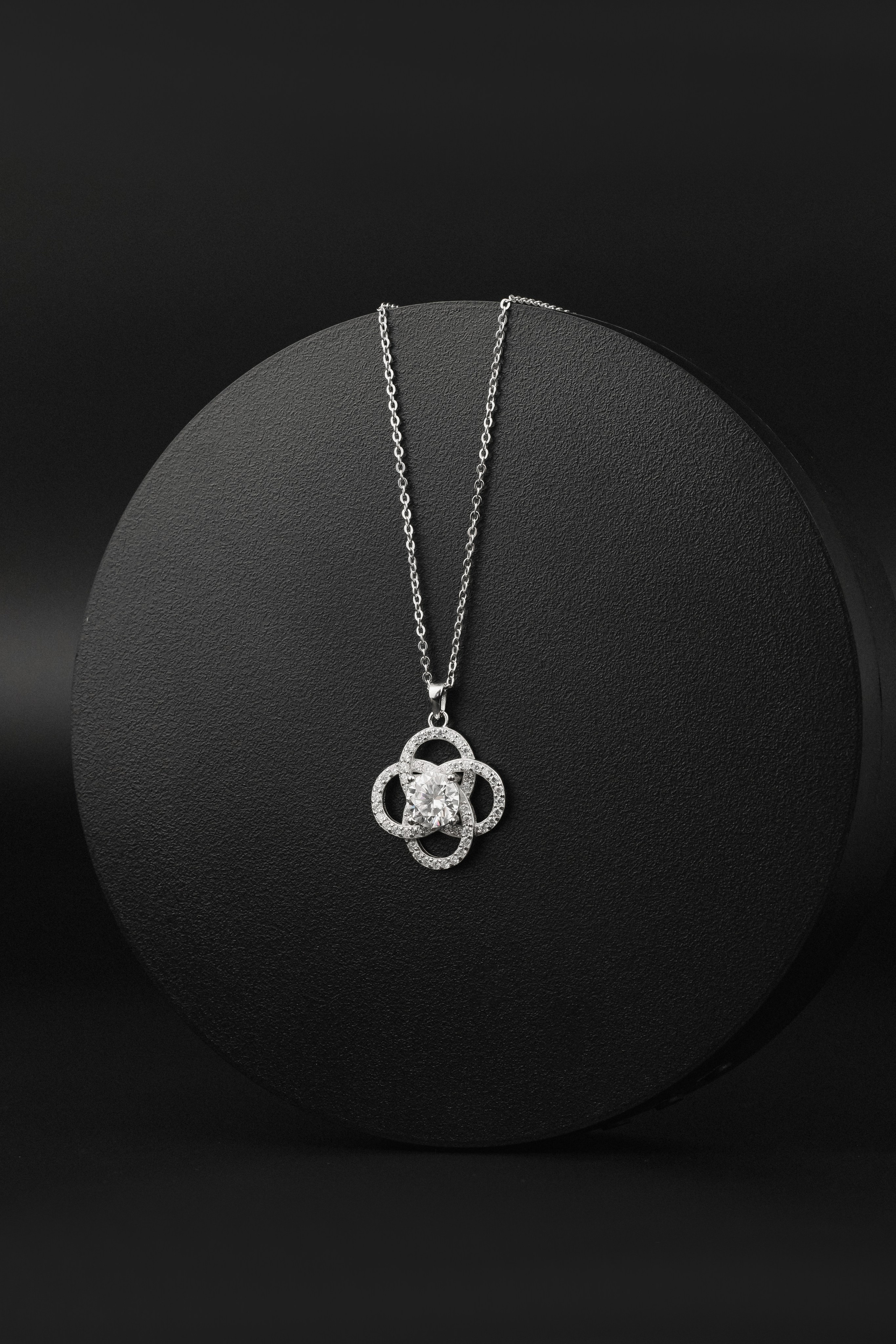 Кулон. Олег Мельник Фотограф Винница